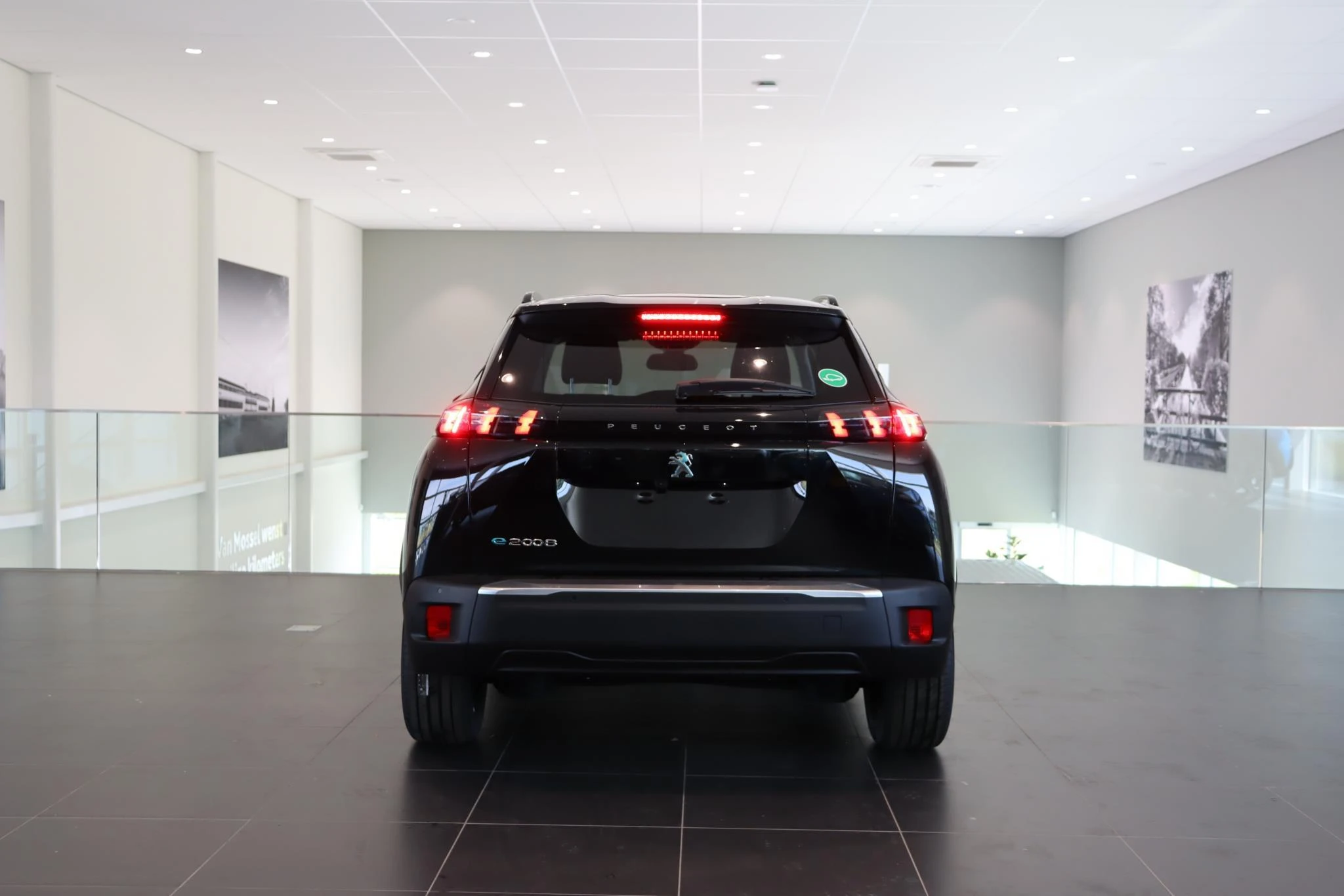 Peugeot-e-2008-image-5