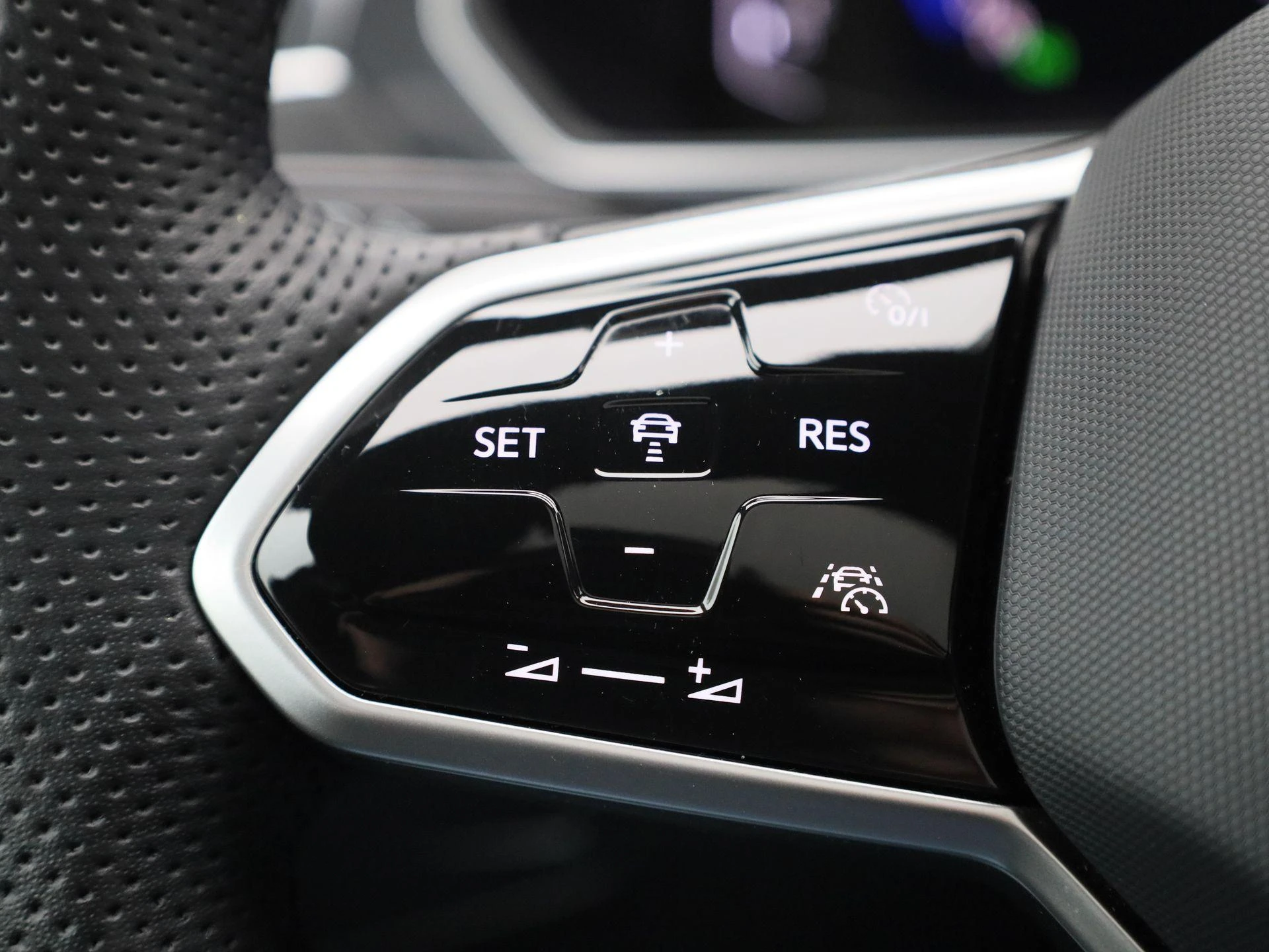 Volkswagen-Tiguan-image-19