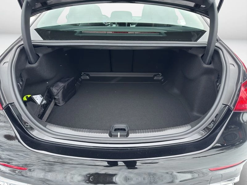 Mercedes-Benz C-Klasse 300 AMG AHK MBUX KLIMA NAVI AMG LineW206 C 300 AMG AHK MBUX KLIMA NAVI AMG Line