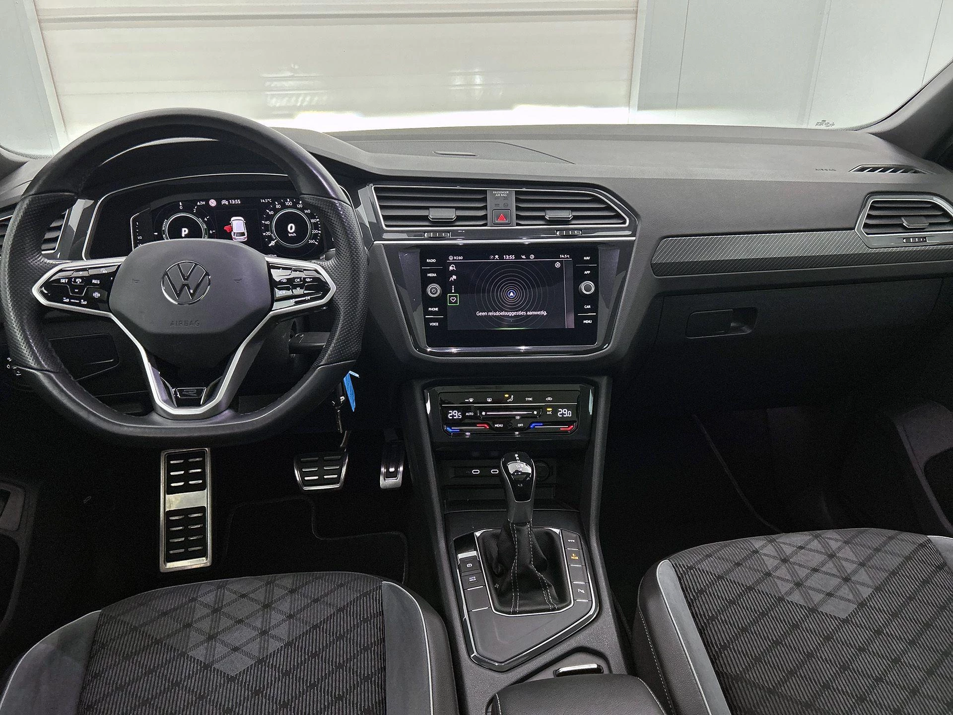 Volkswagen-Tiguan-image-19