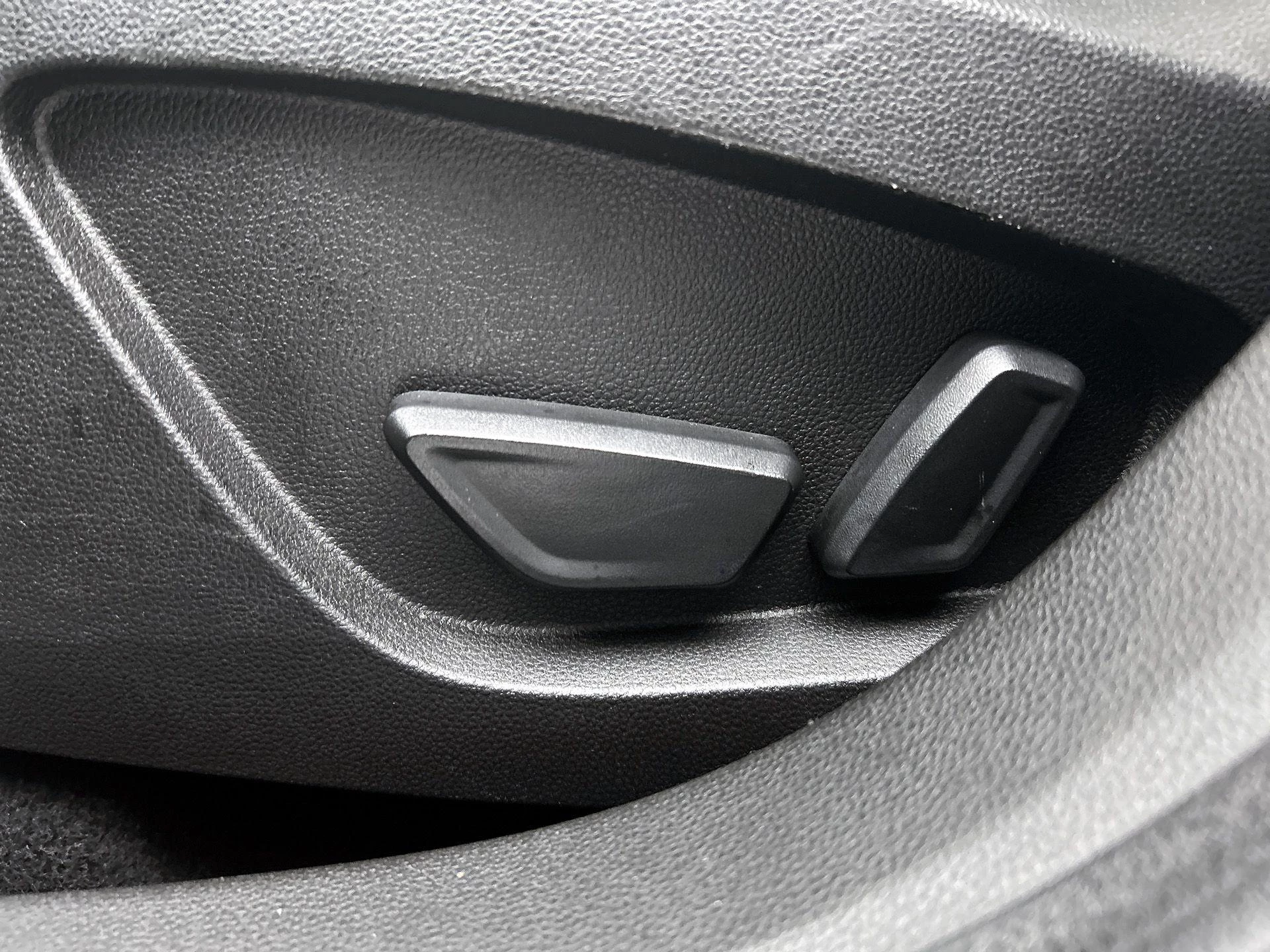 Renault Captur 1.6 E-Tech Plug-in Hybrid 160 Initiale Paris