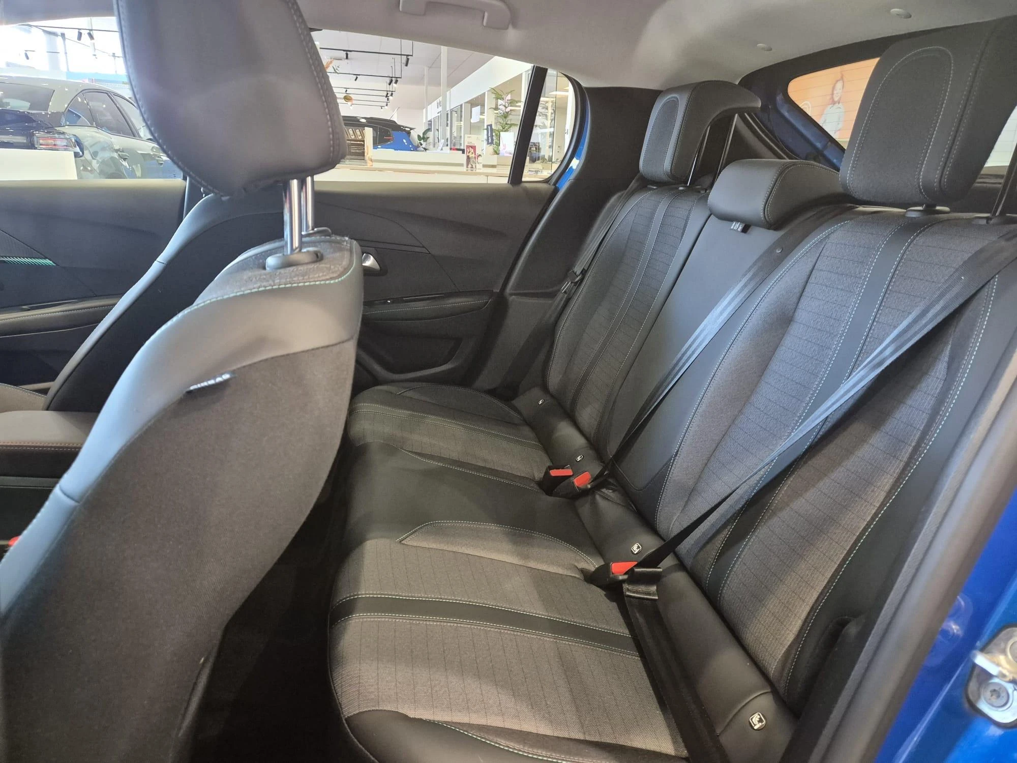 Peugeot-e-208-image-10