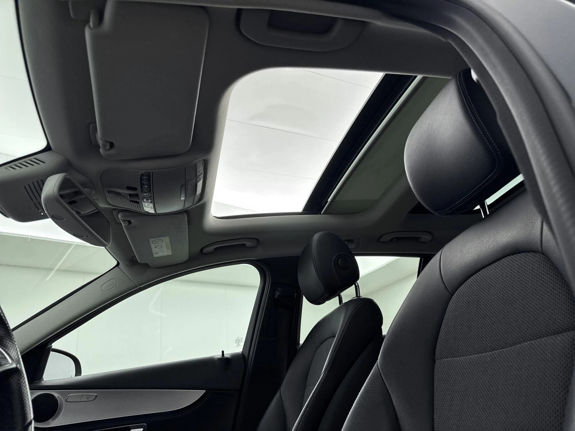 Mercedes-Benz-C-Klasse-image-22