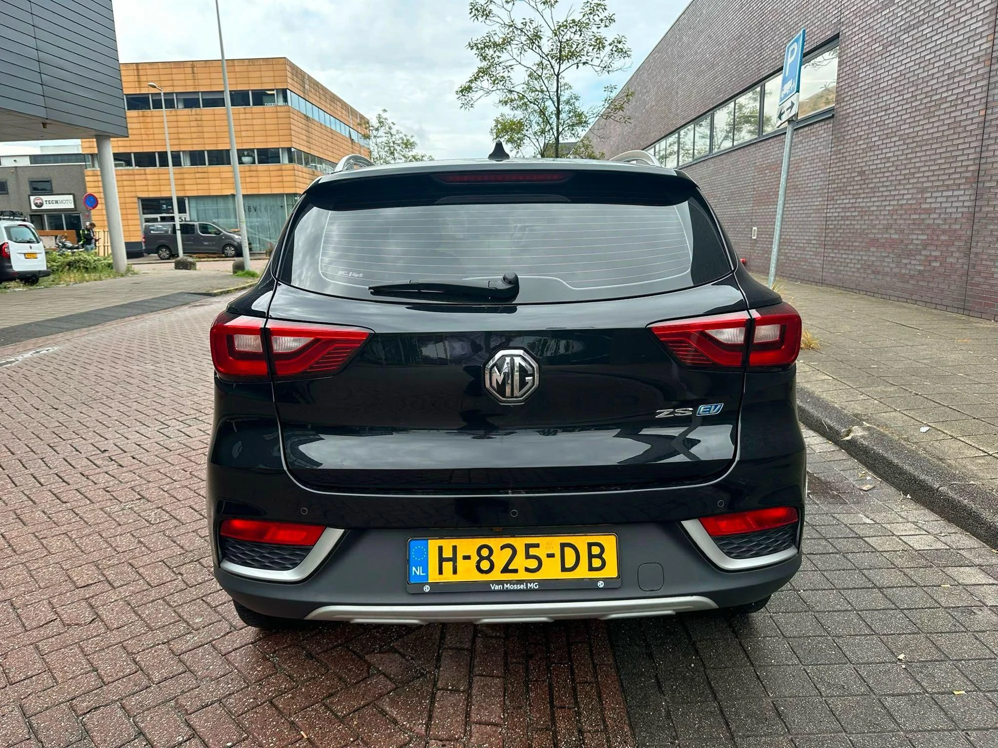 MG-ZS EV-image-2