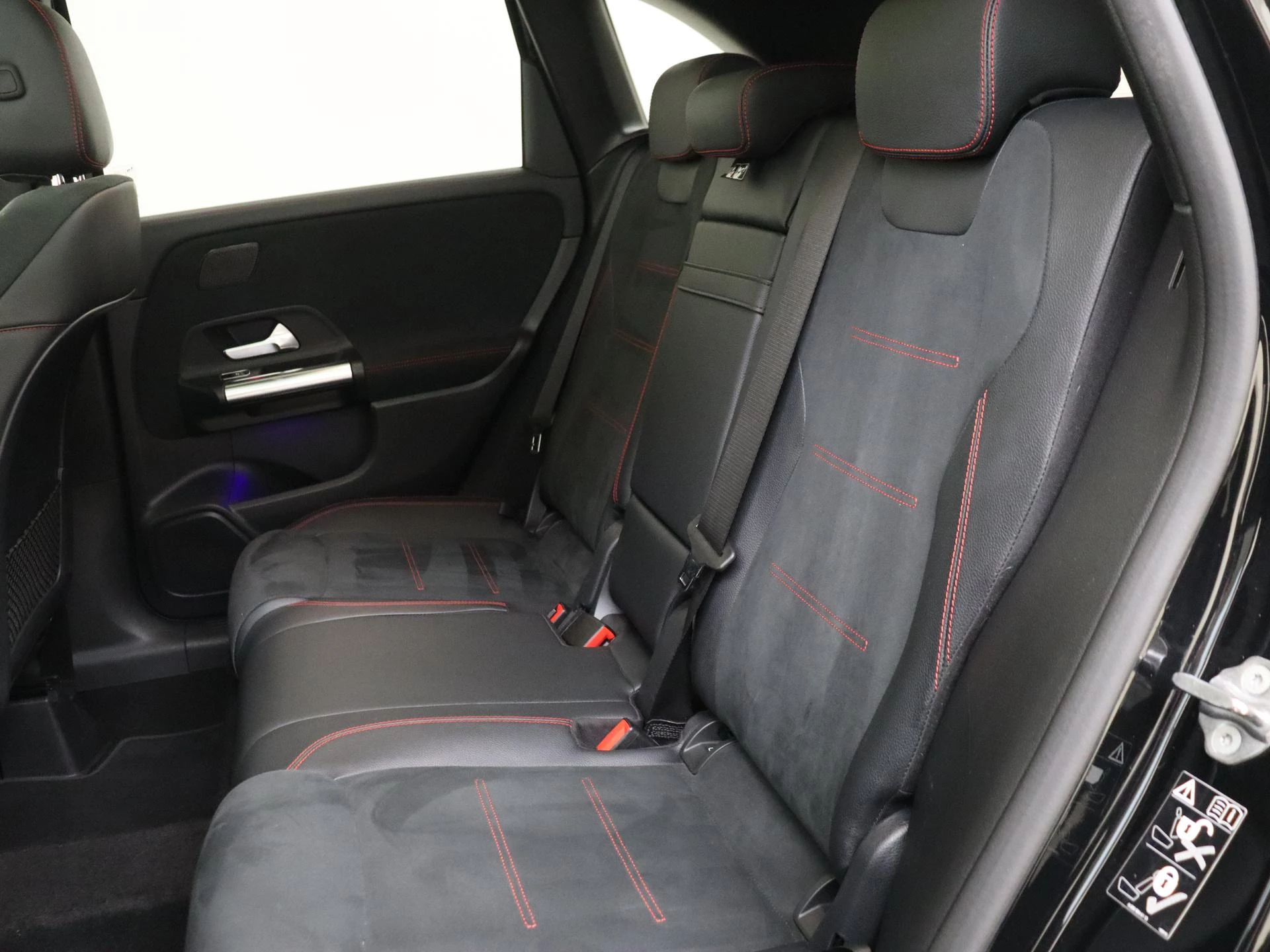 Mercedes-Benz-B-Klasse-image-11