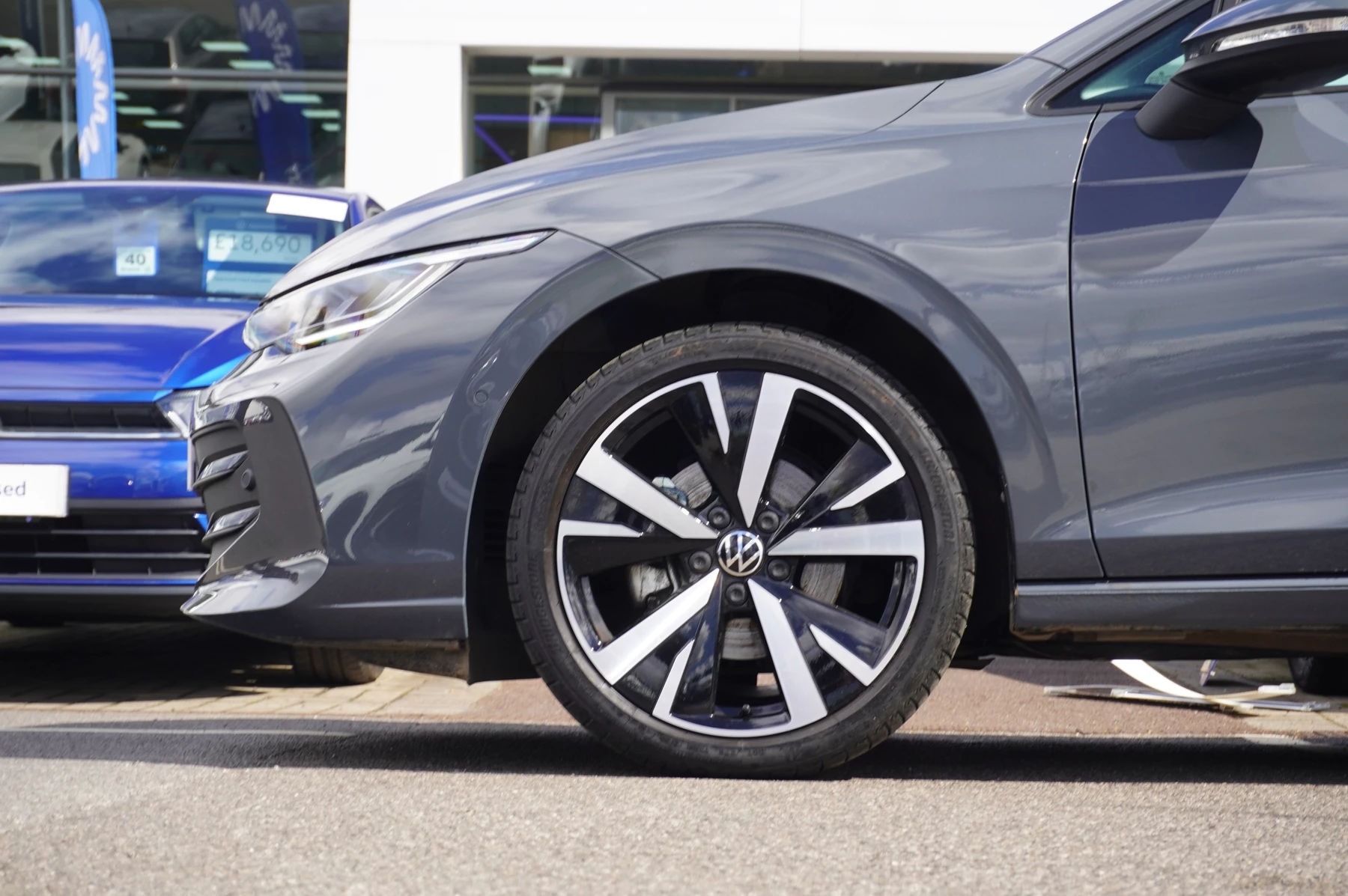 Volkswagen-Golf-image-4