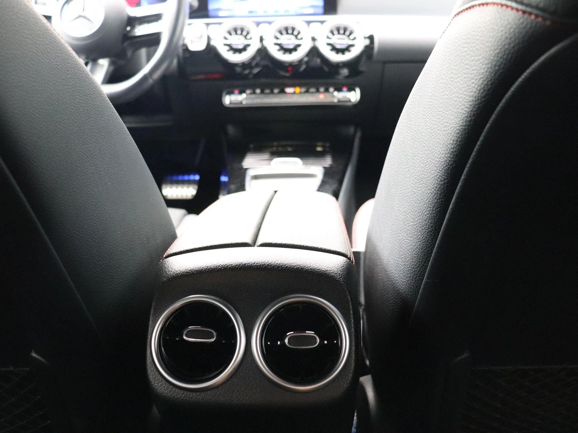Mercedes-Benz-CLA-image-22