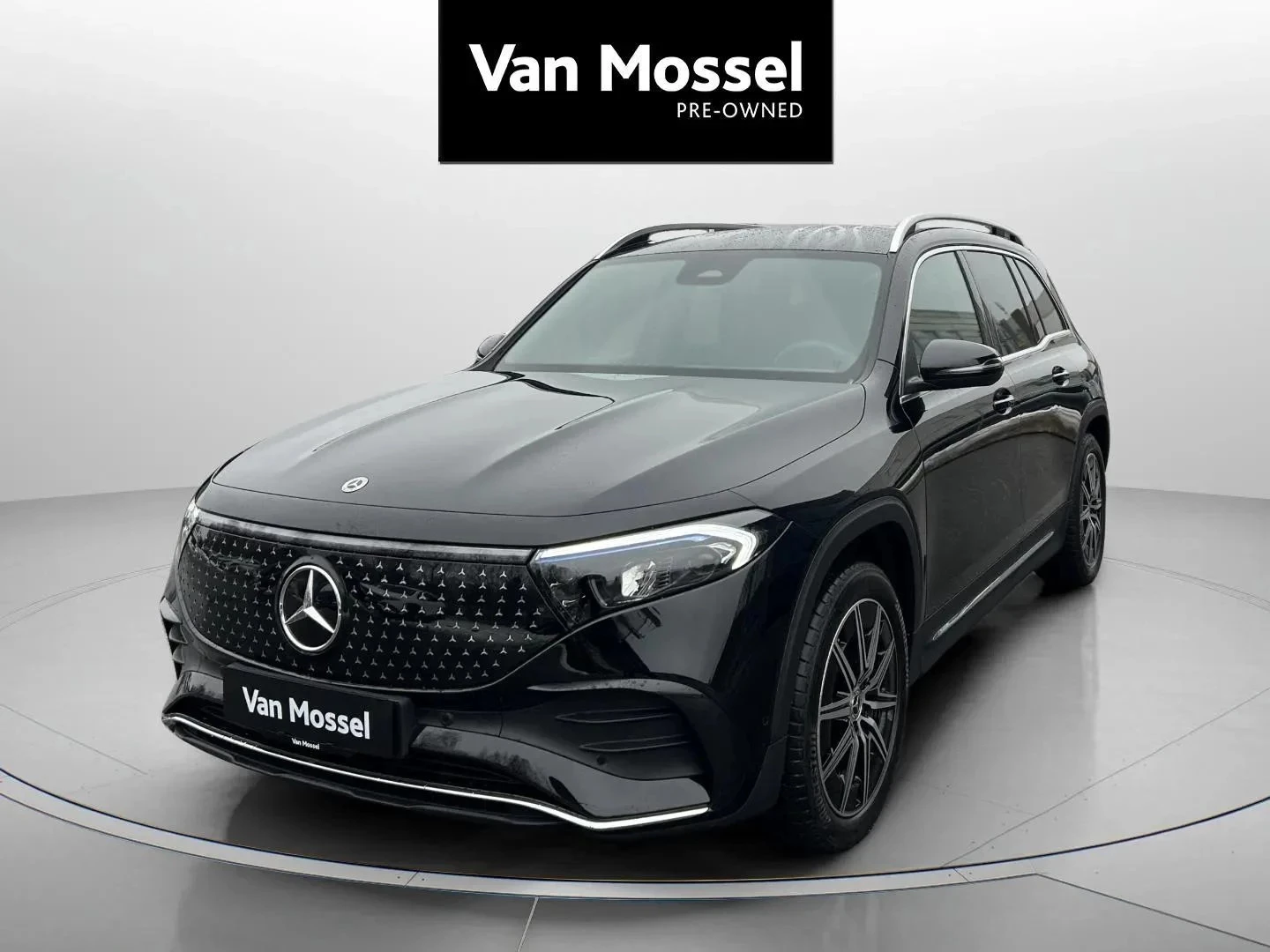 Mercedes-Benz-EQB-image-0