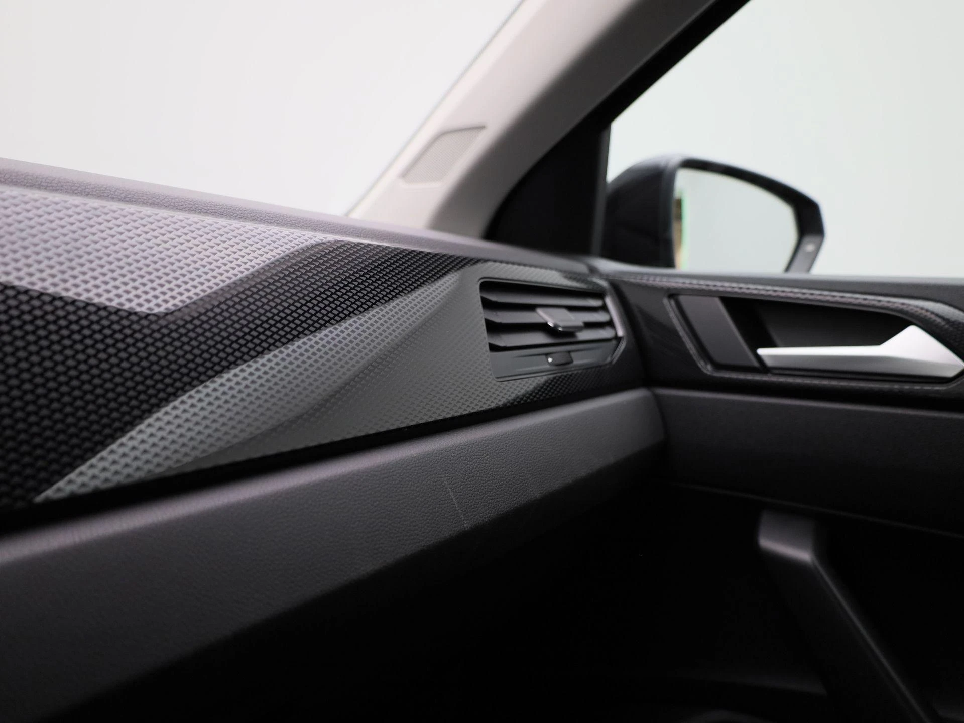 Volkswagen-Polo-image-28