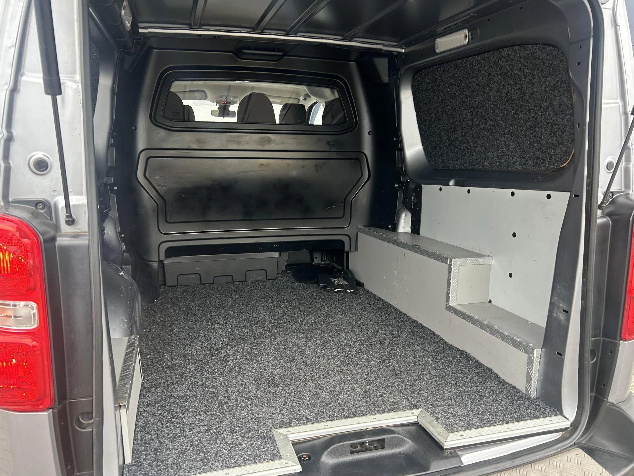 Peugeot-Expert-image-18