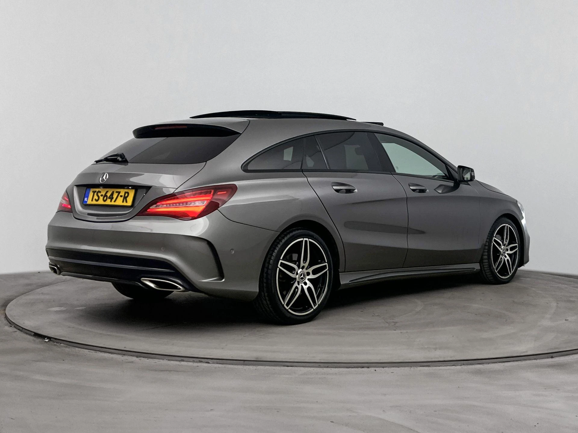 Mercedes-Benz-CLA-image-3
