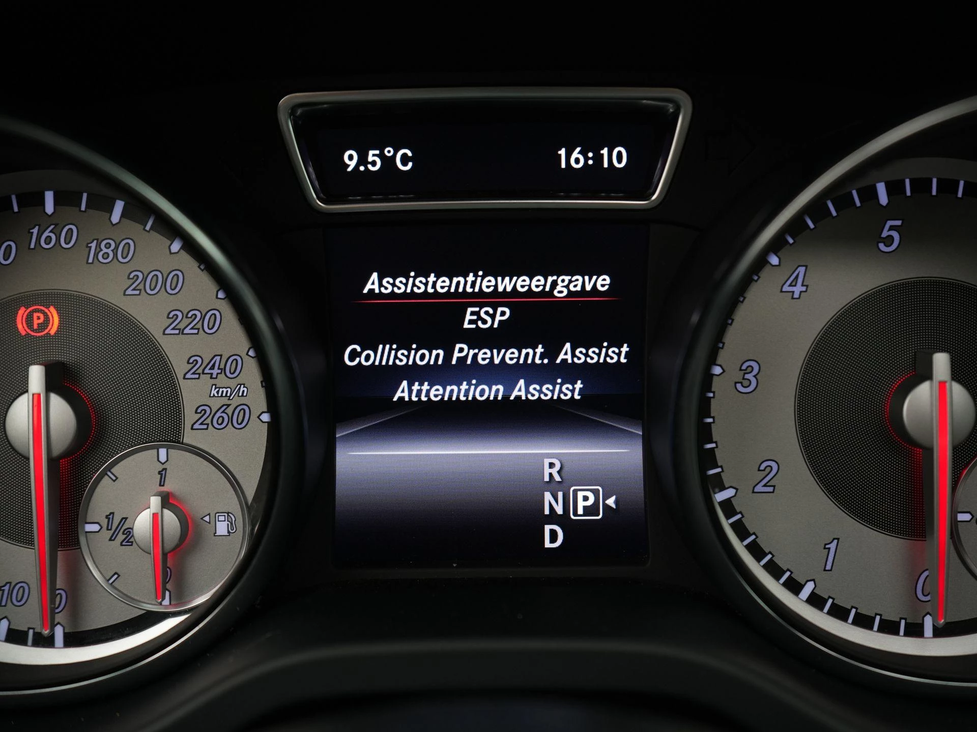 Mercedes-Benz-CLA-image-19