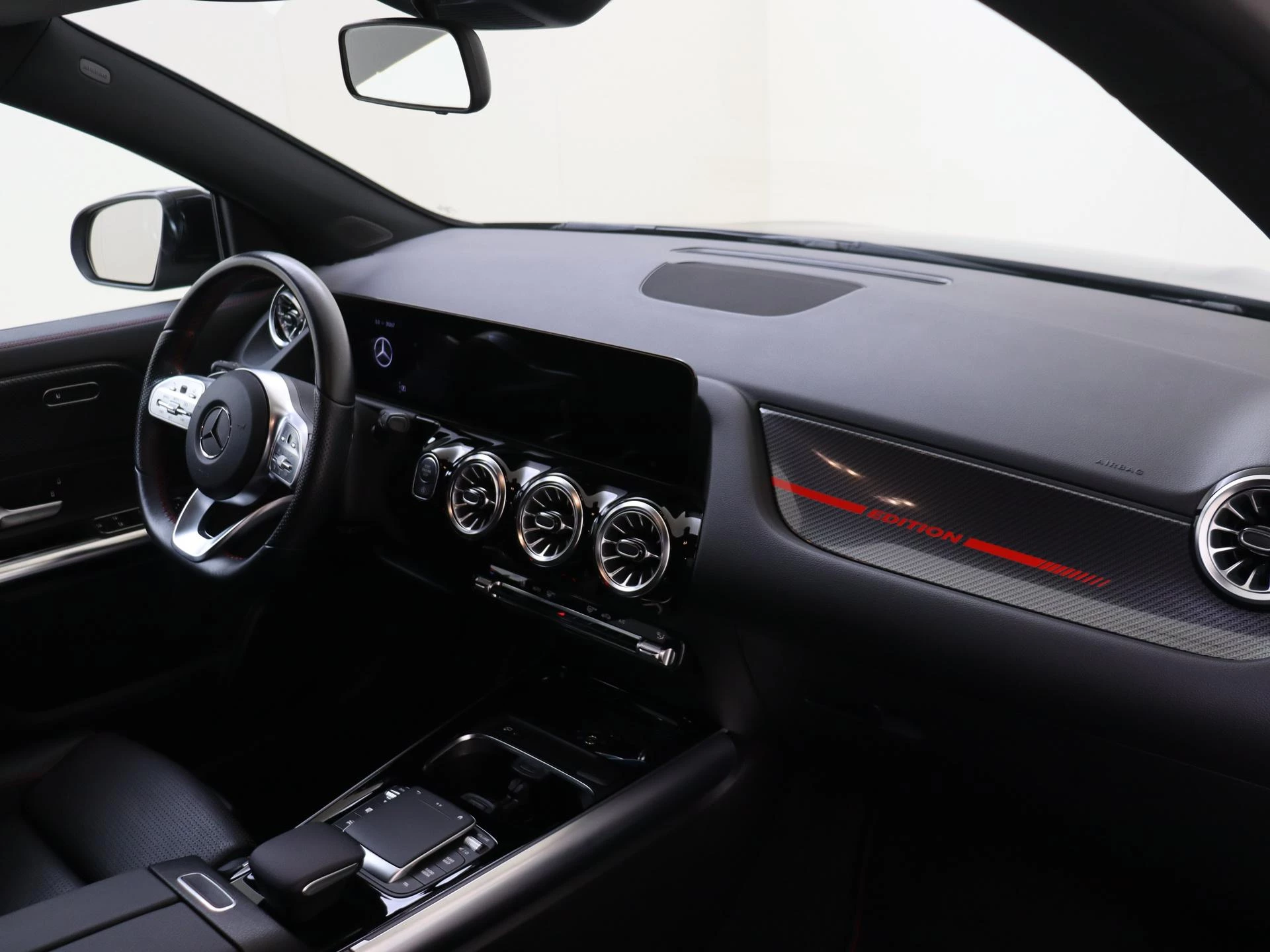 Mercedes-Benz-GLA-image-10