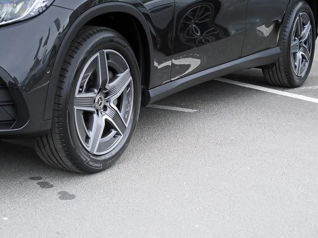 Mercedes-Benz-GLC 300 d-image-6