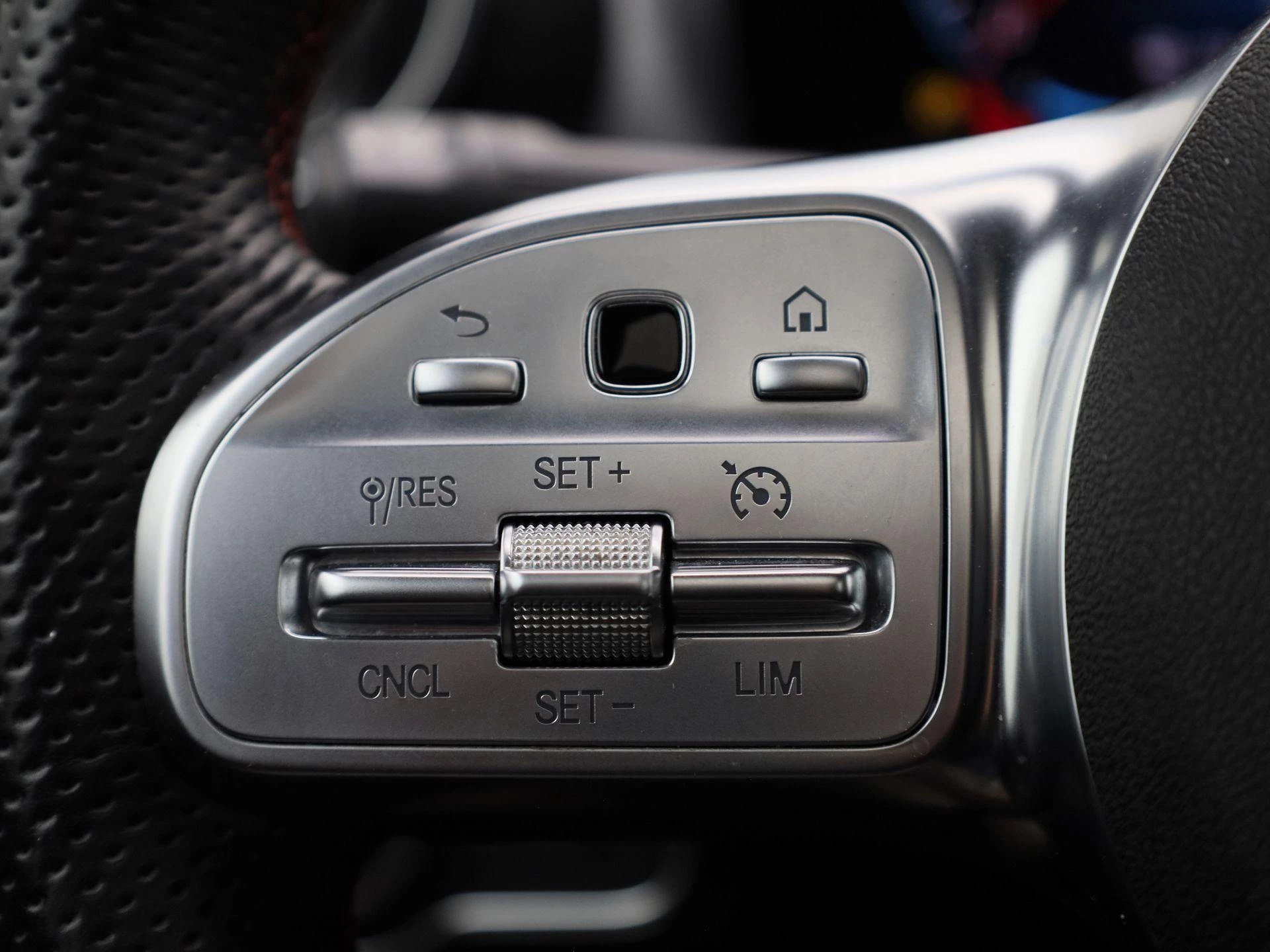 Mercedes-Benz CLA 200 Business Solution AMG