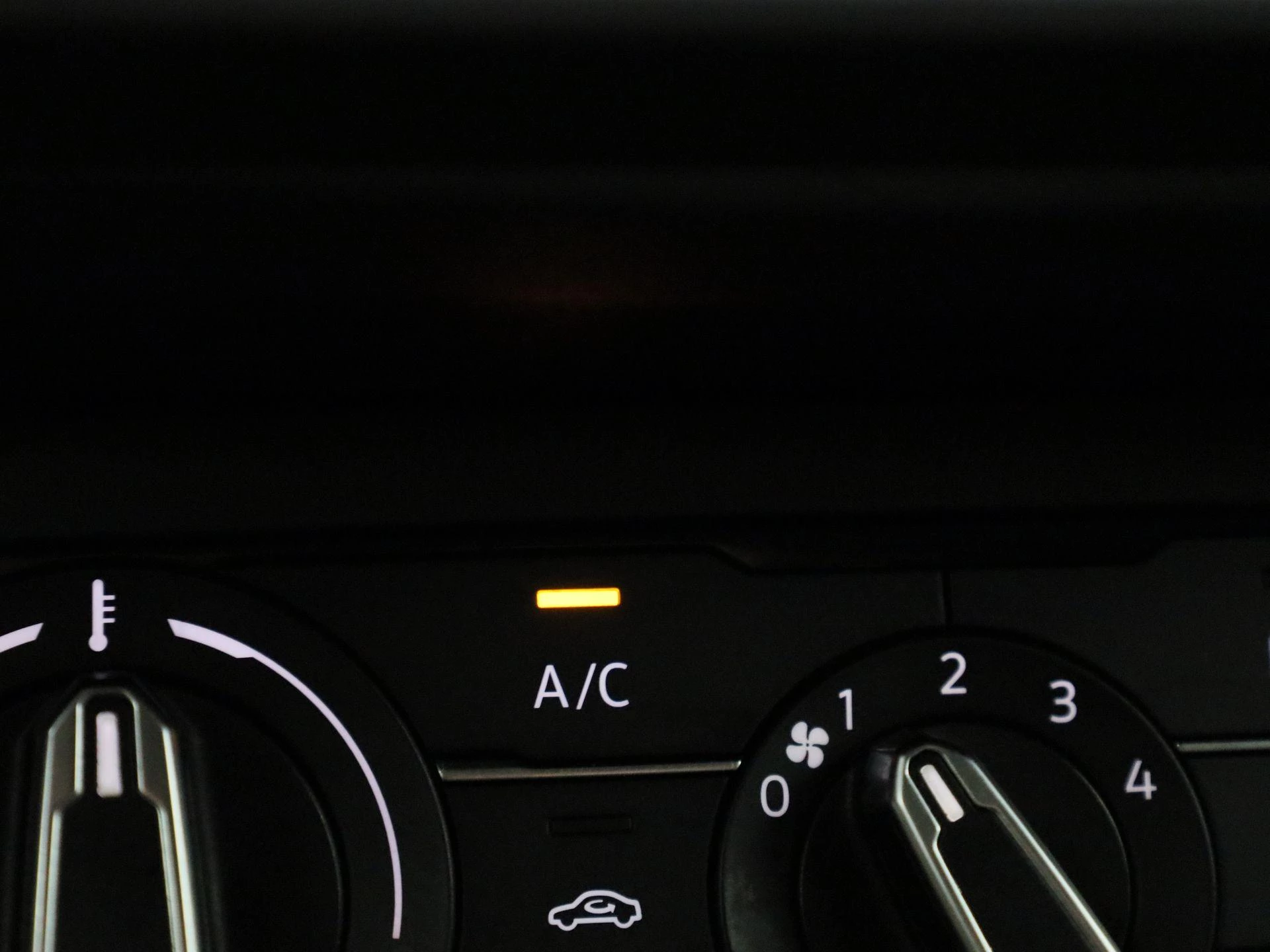 Volkswagen-Polo-image-18