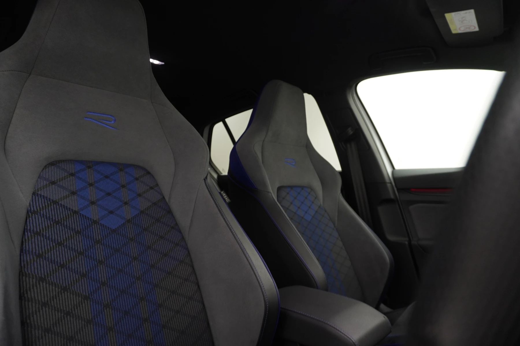 Volkswagen-Golf-image-15
