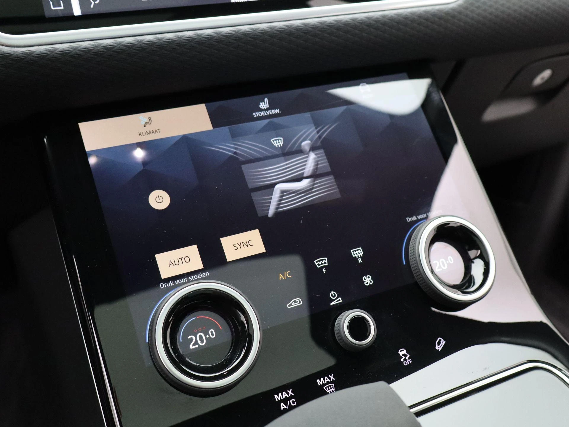 Land Rover-Range Rover Velar-image-19