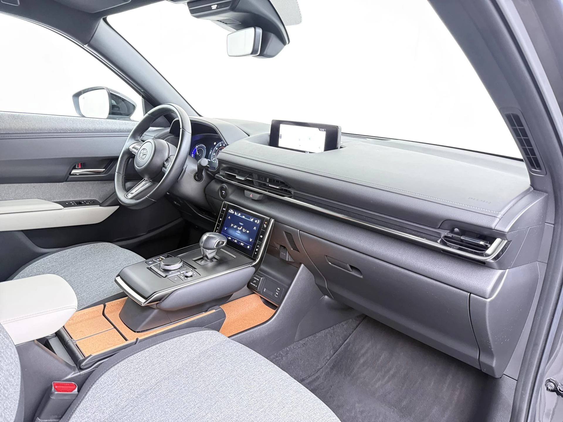 Mazda-MX-30-image-32