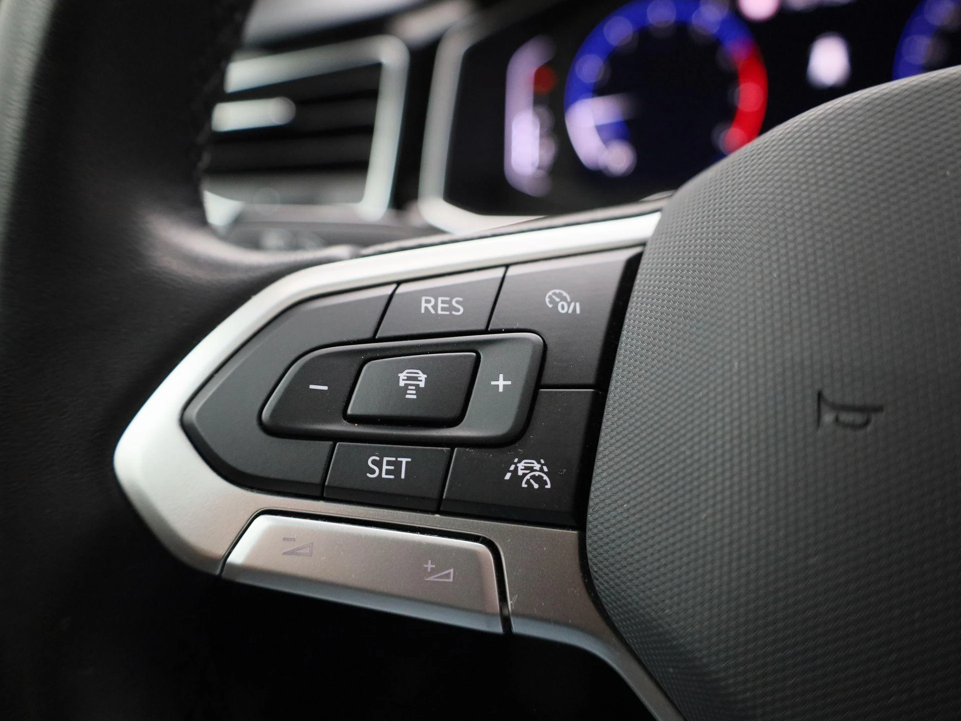 Volkswagen-Polo-image-16