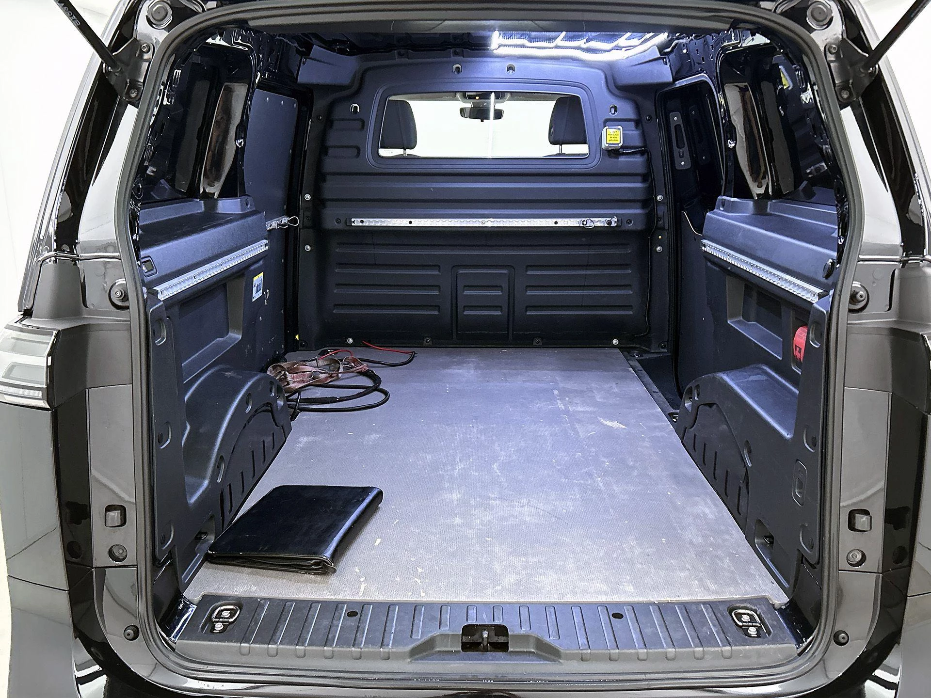 Volkswagen-ID. Buzz Cargo-image-24
