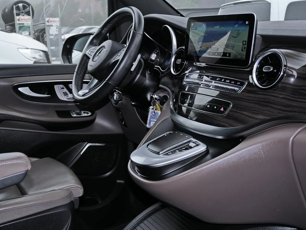 Mercedes-Benz-V-Klasse 300-image-10