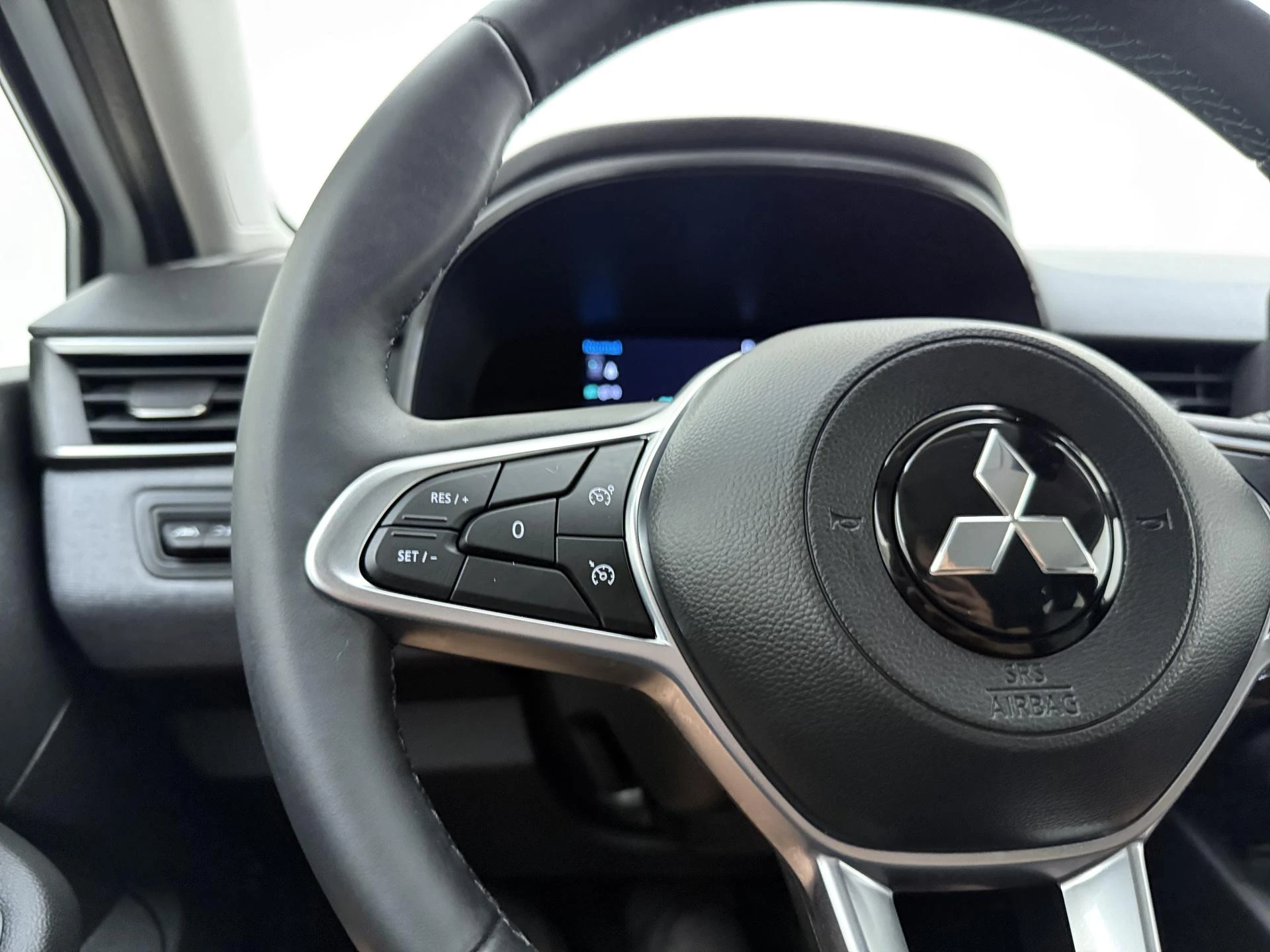 Mitsubishi-Colt-image-14