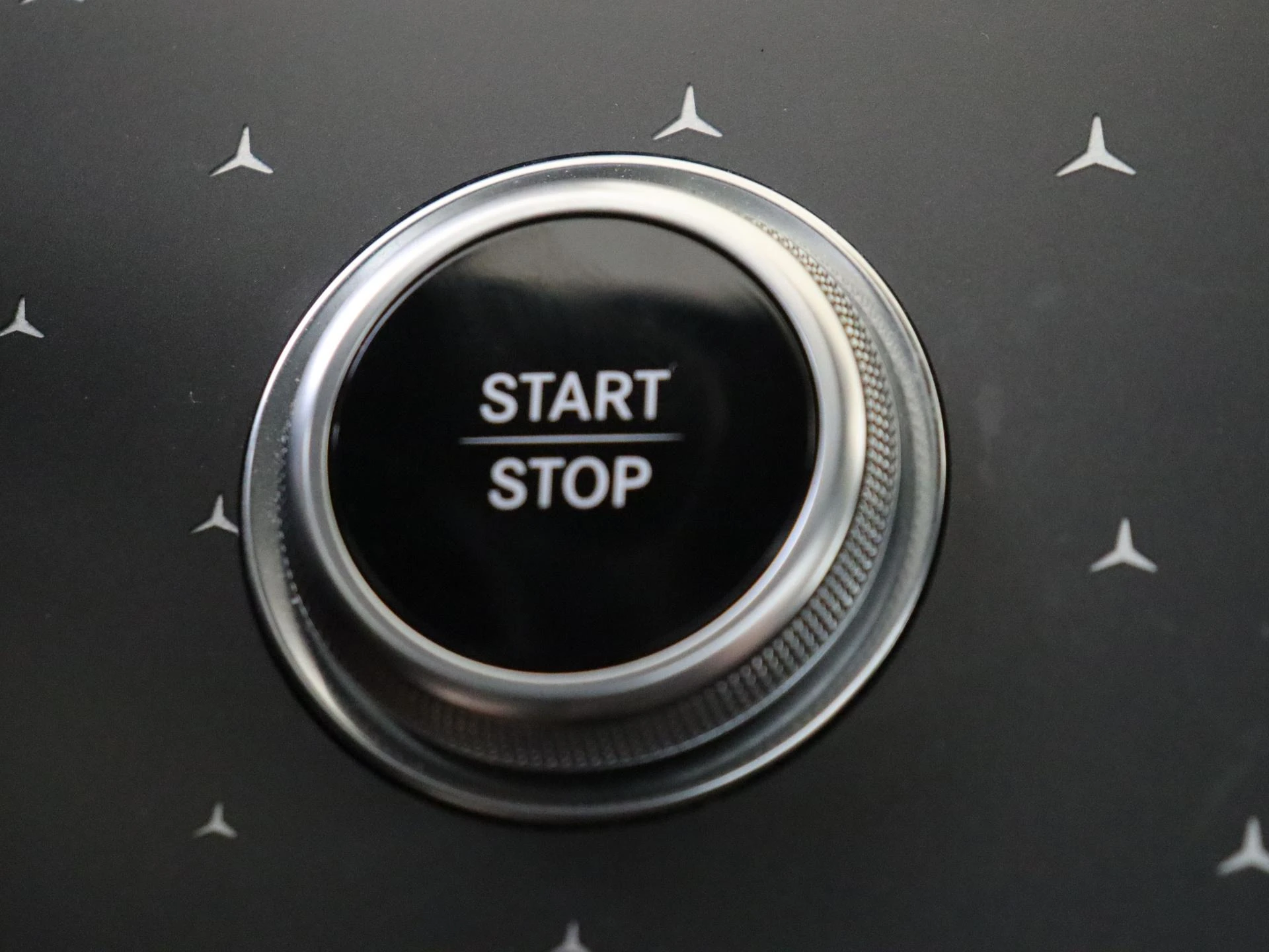 Mercedes-Benz-EQS-image-21
