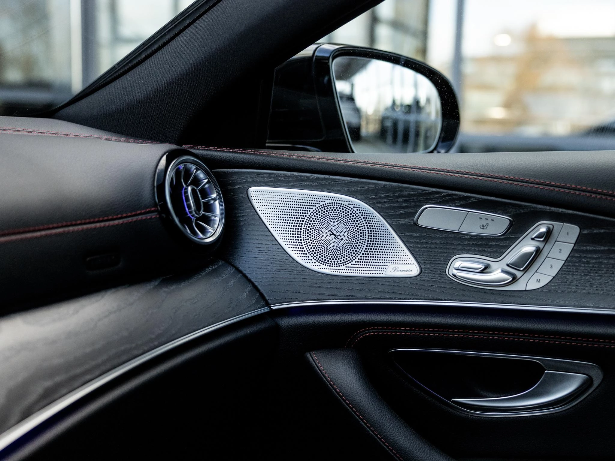 Mercedes-Benz-CLS-image-40