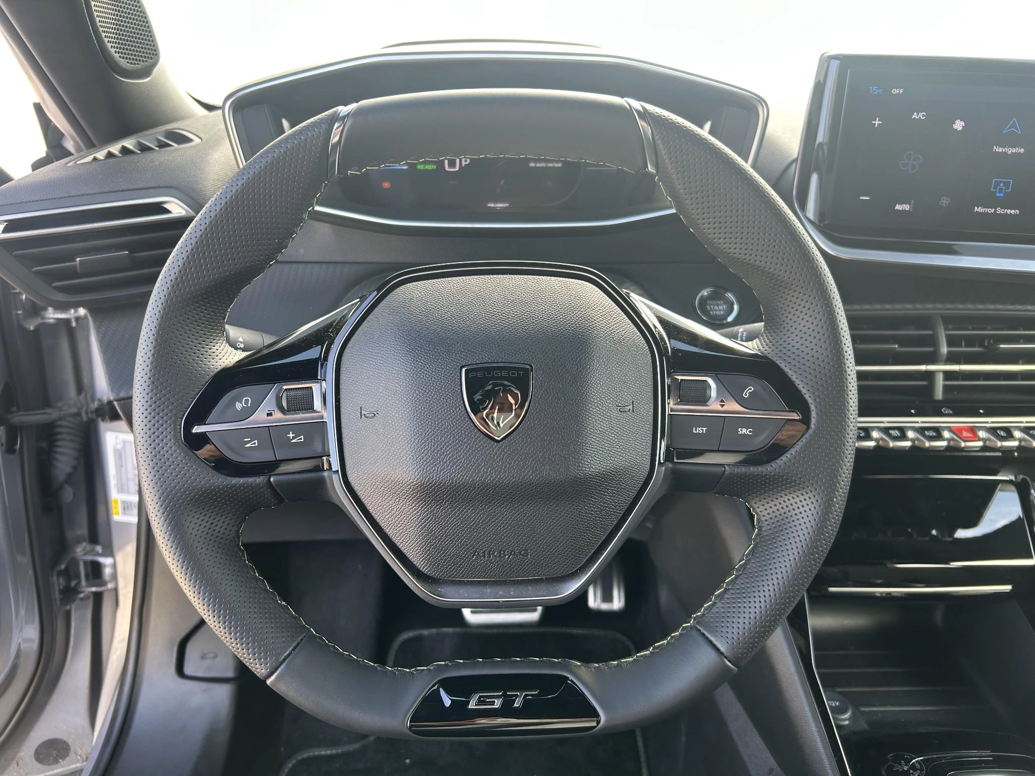 Peugeot-e-2008-image-11