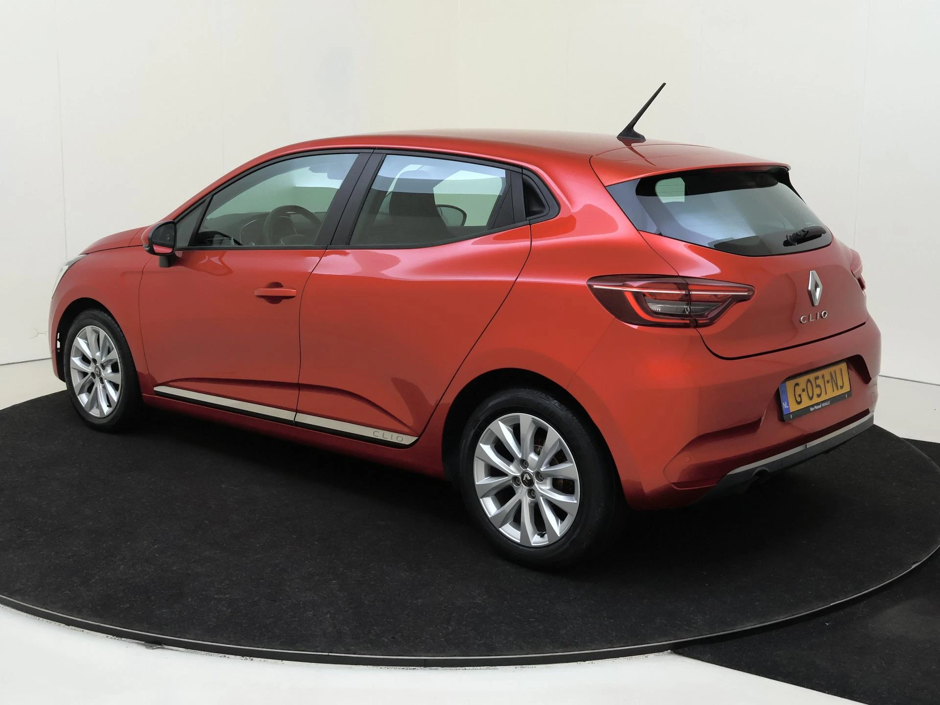 Renault-Clio-image-2