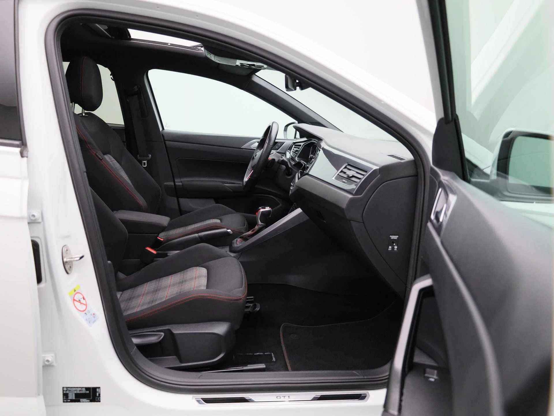 Volkswagen-Polo-image-44
