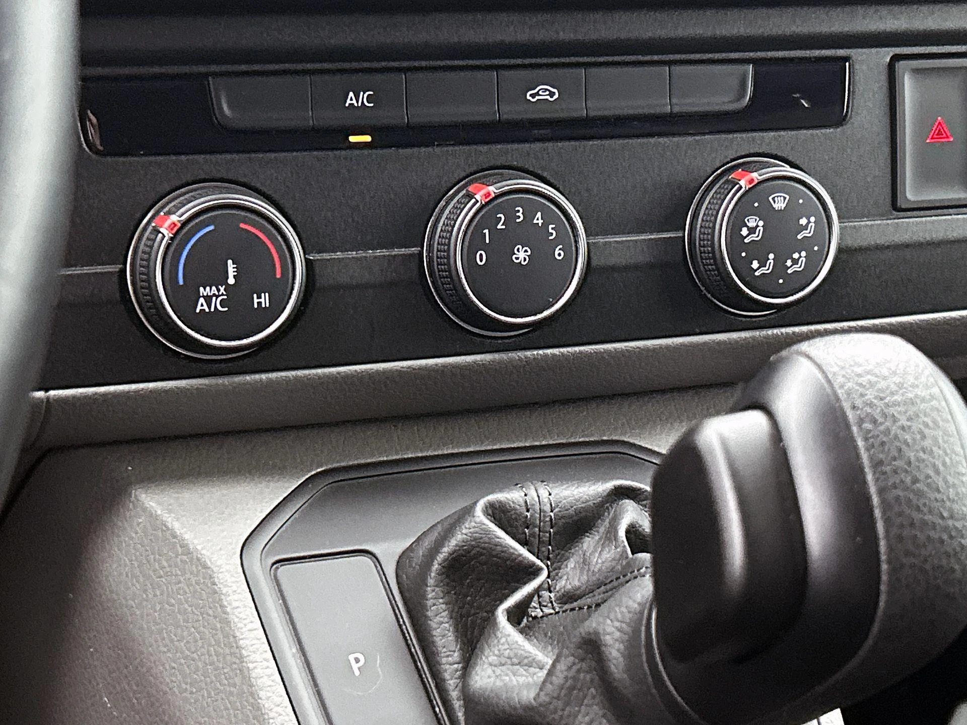 Volkswagen-Transporter-image-23