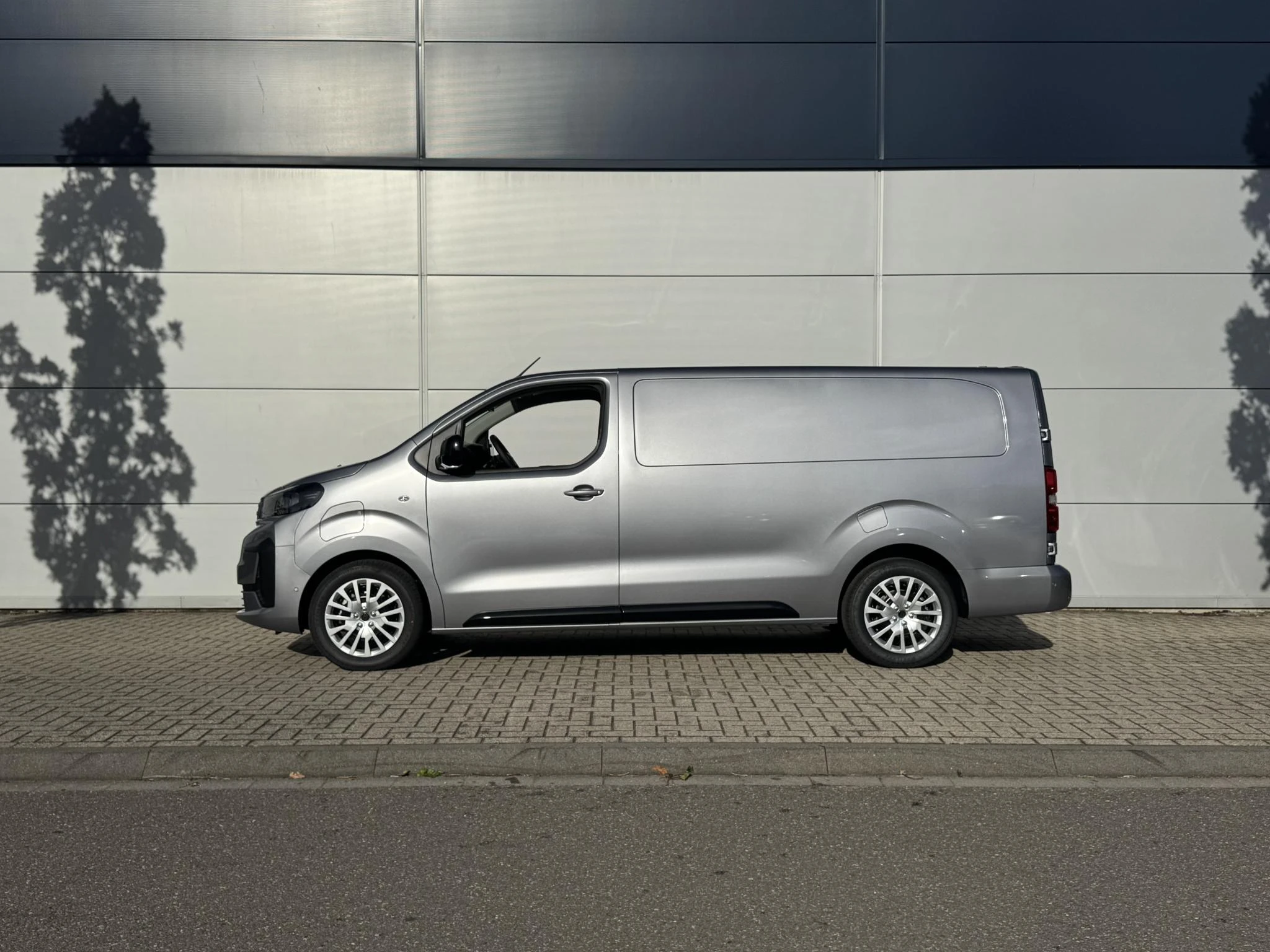 Peugeot-e-Expert-image-2