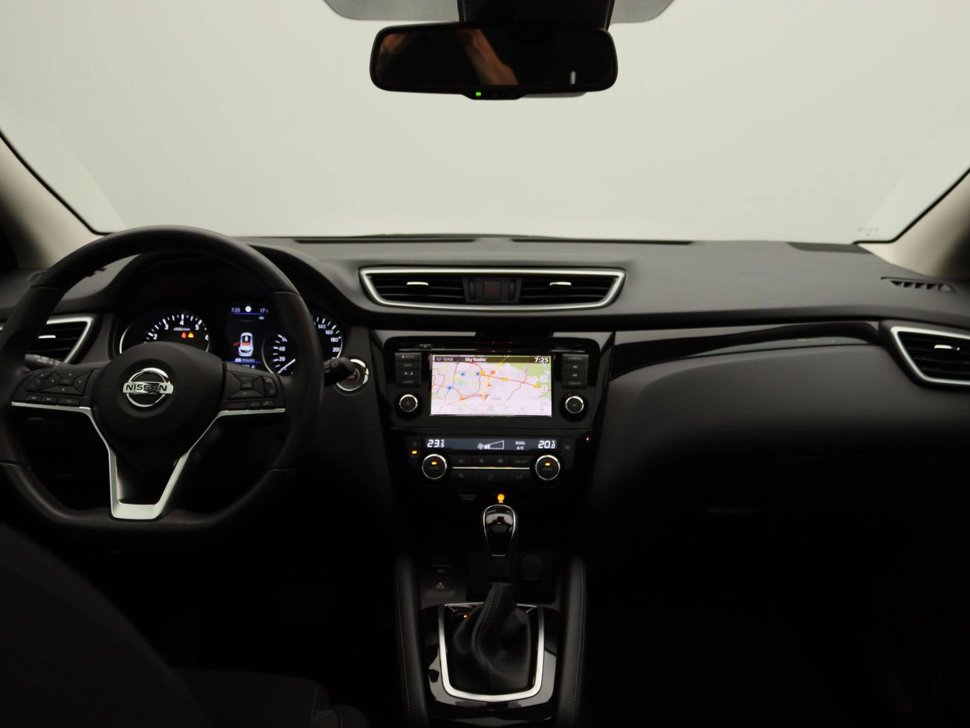 Nissan-QASHQAI-image-7