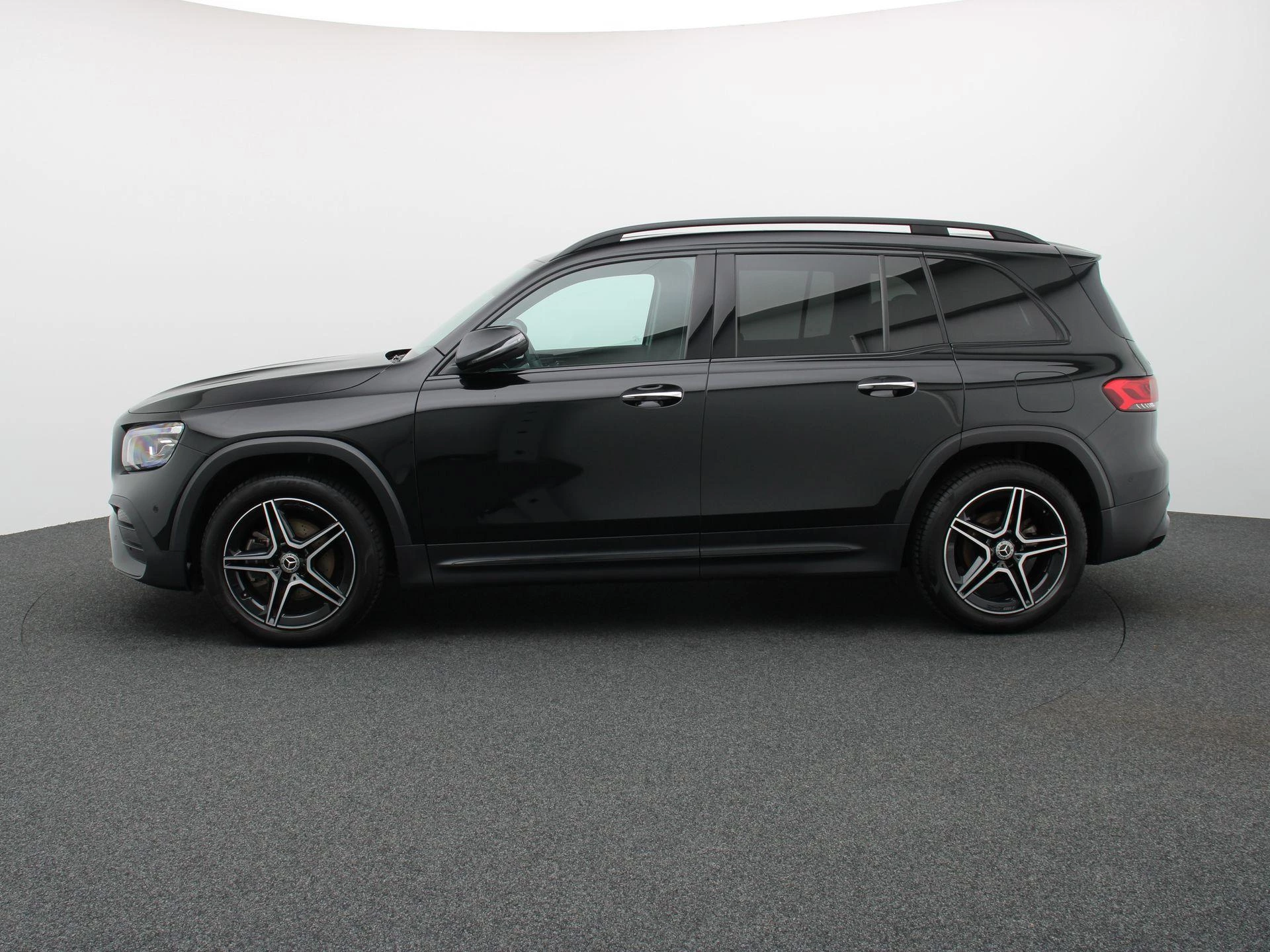 Mercedes-Benz GLB 200 AMG LINE + PANORAMISCH DAK + CARPLAY + CAMERA +