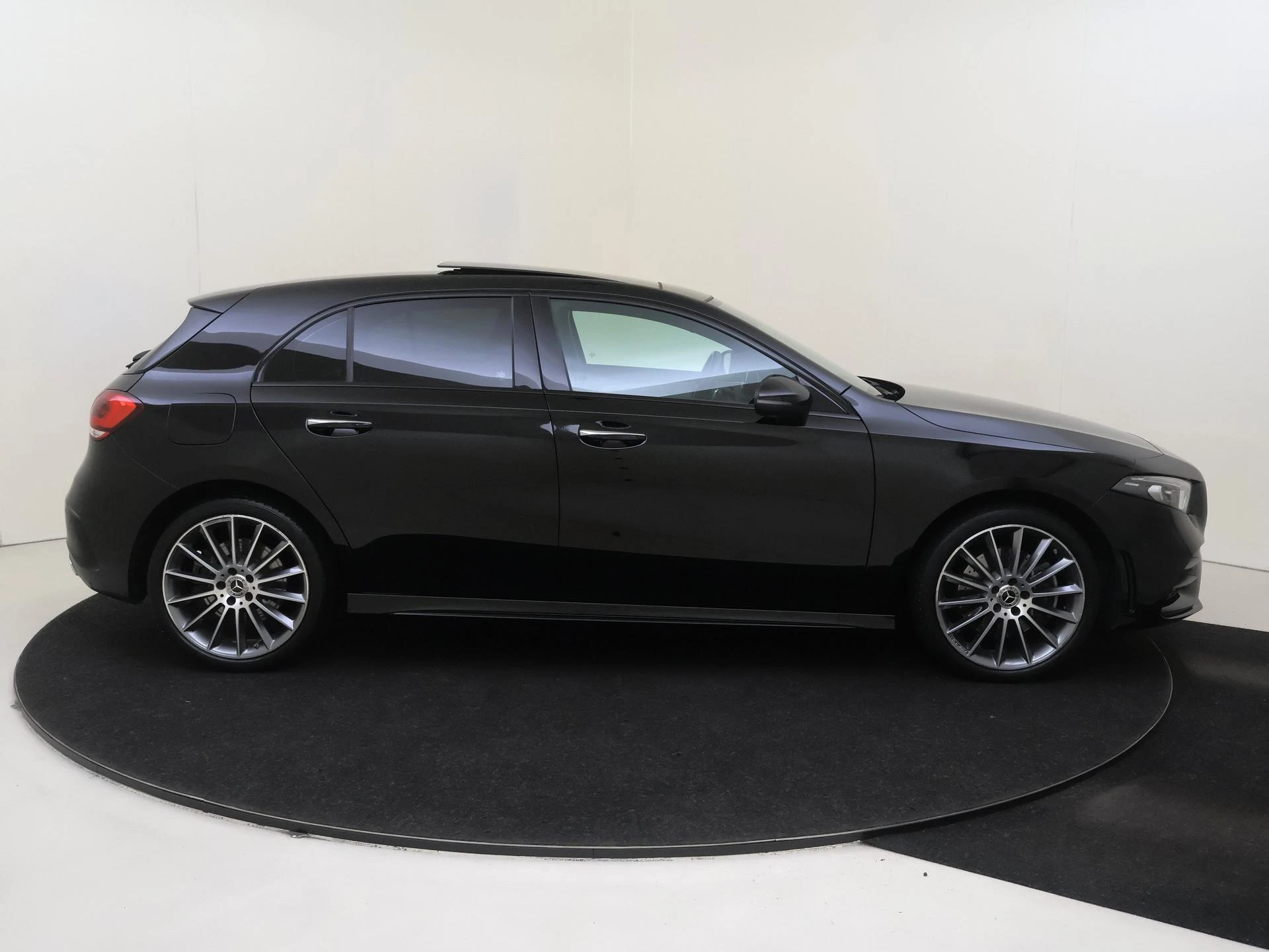 Mercedes-Benz-A-Klasse-image-8