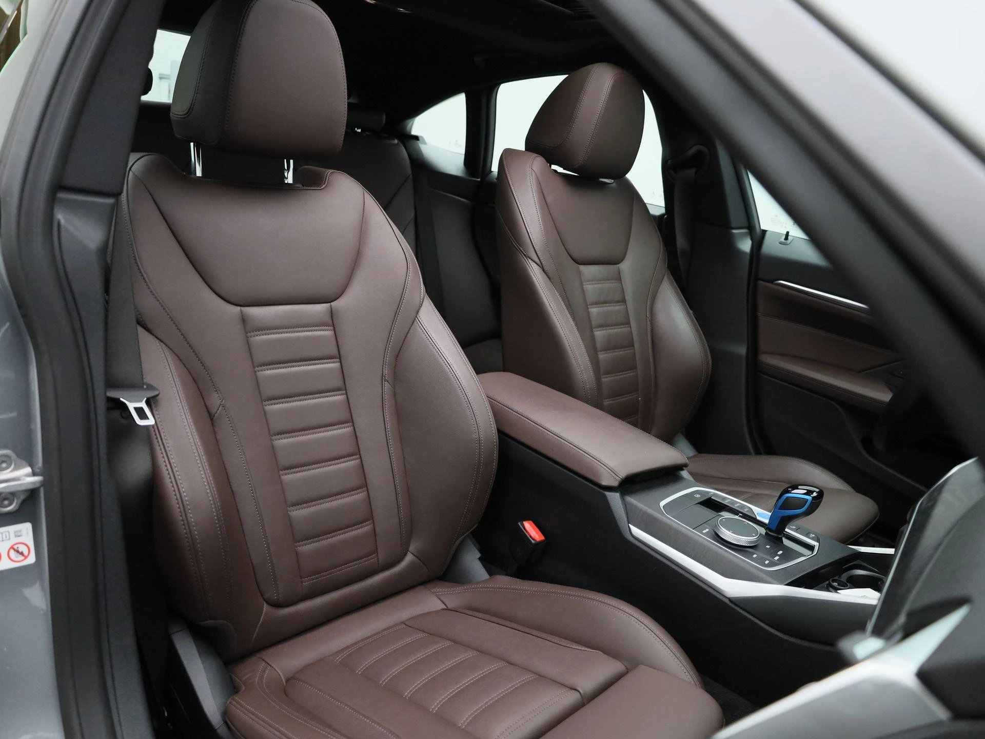 BMW-i4-image-44