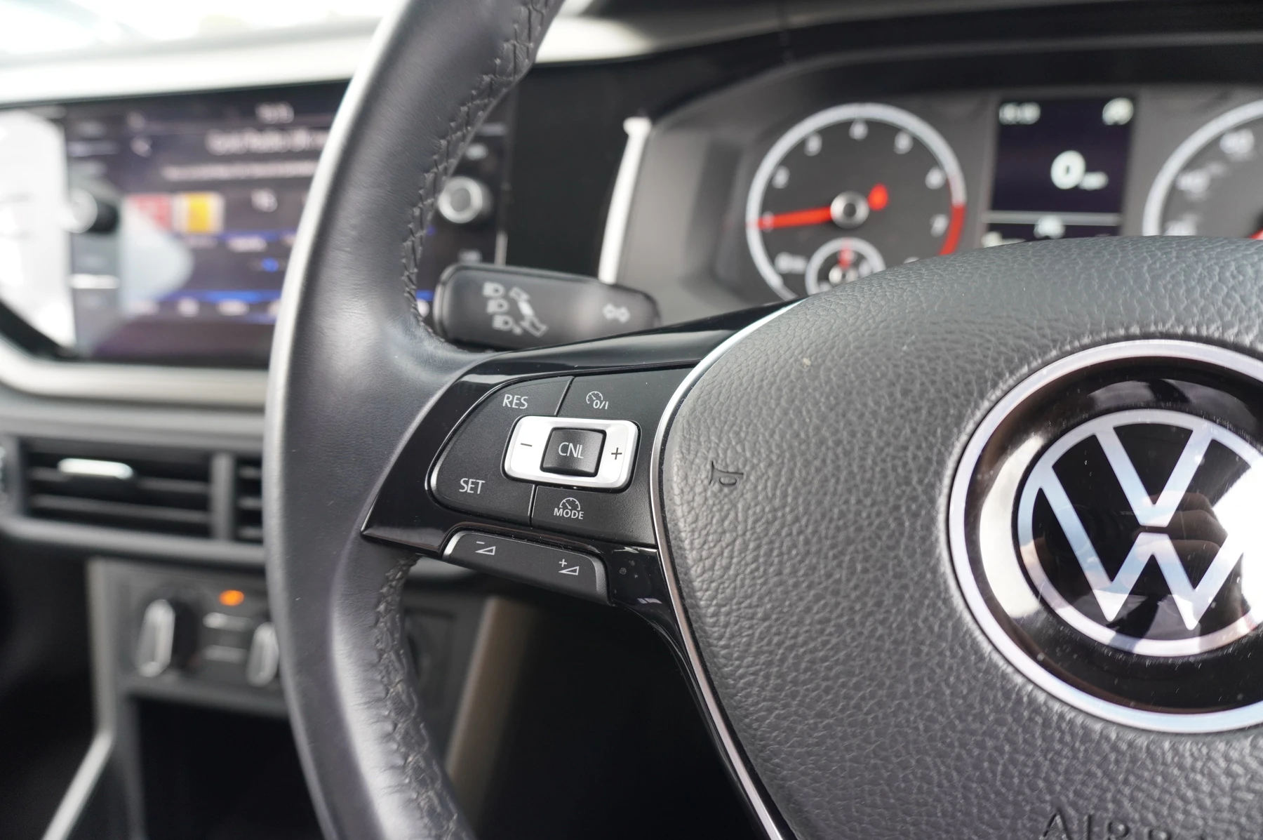 Volkswagen-Polo-image-28