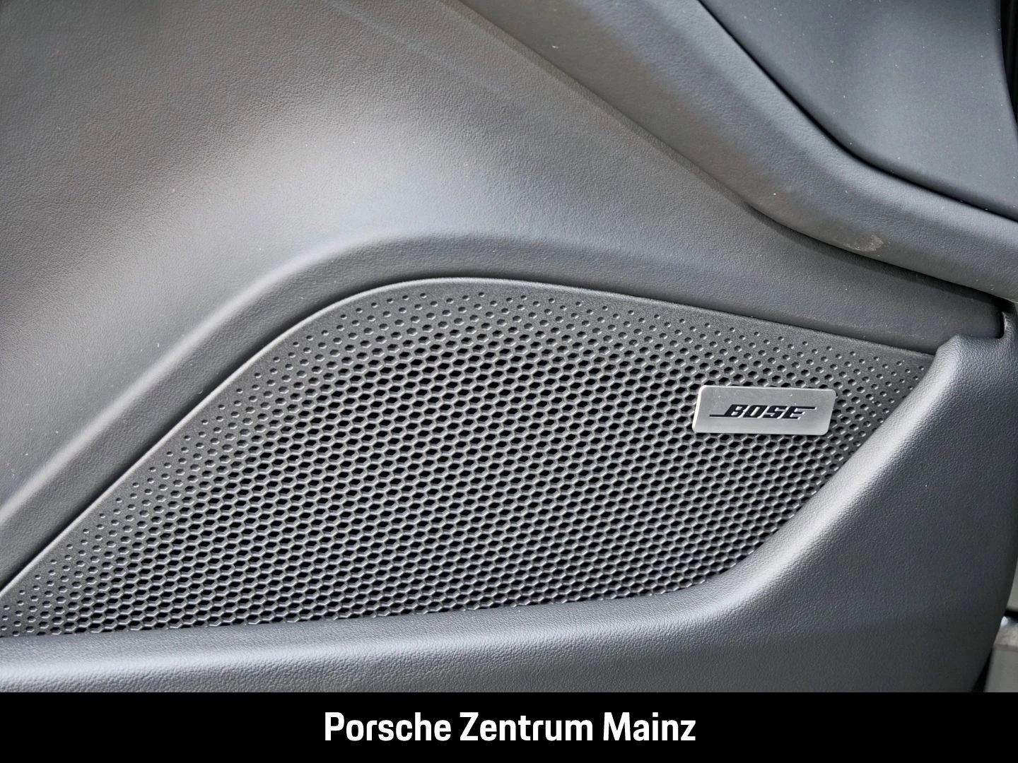 Porsche-Taycan-image-28
