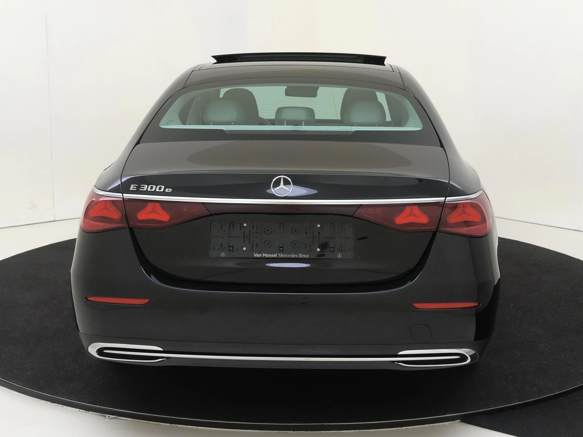 Mercedes-Benz-E-Klasse-image-6