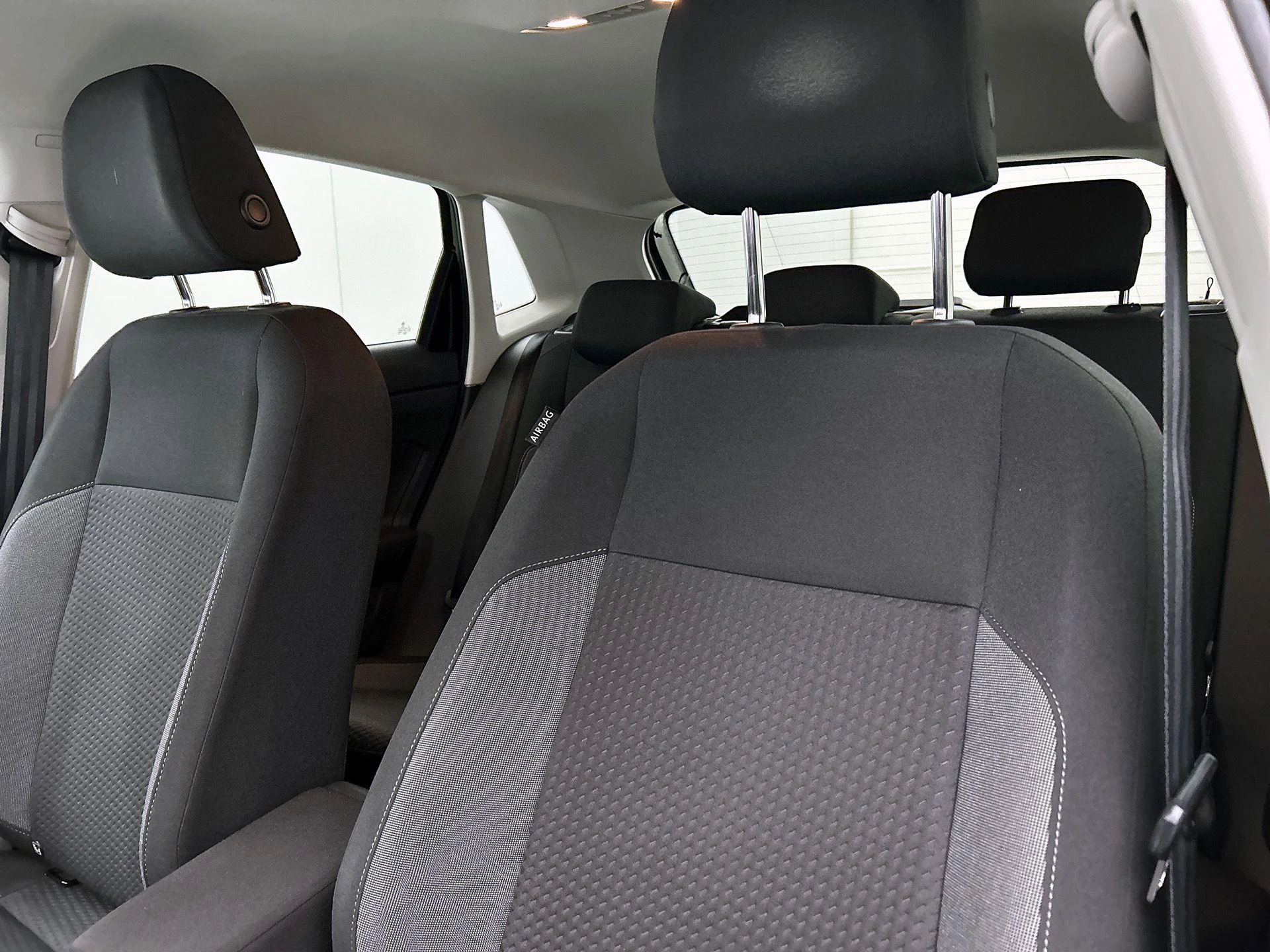 Volkswagen-Polo-image-10