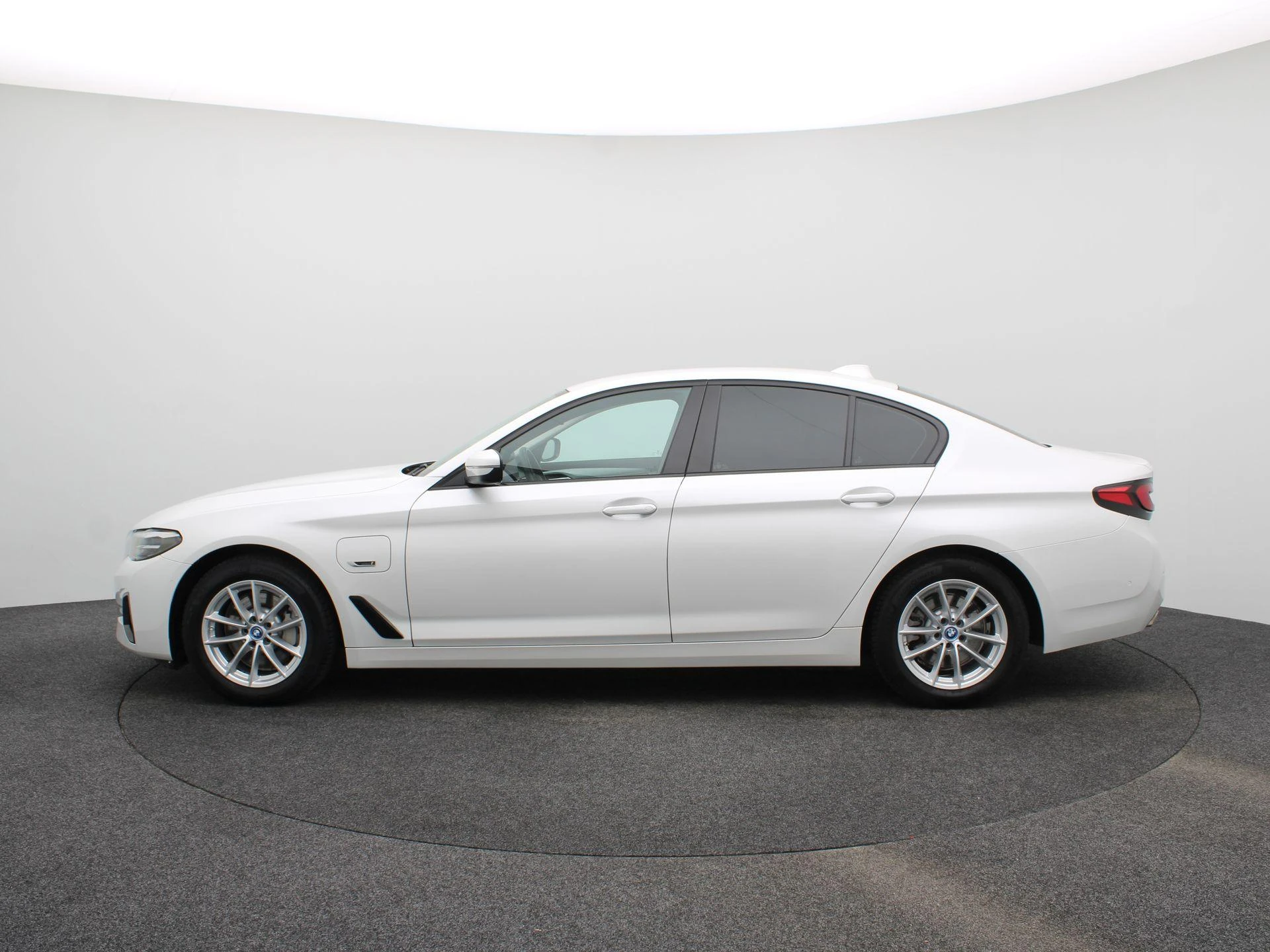 BMW-5 Serie-image-3
