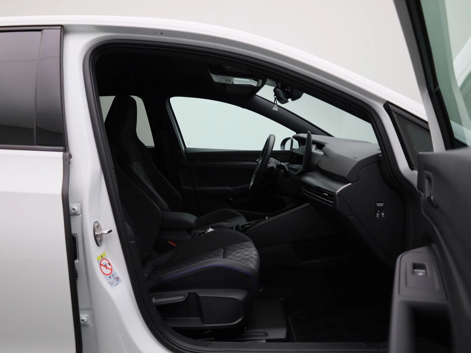 Volkswagen Golf 1.5 eTSI R-Line Edition