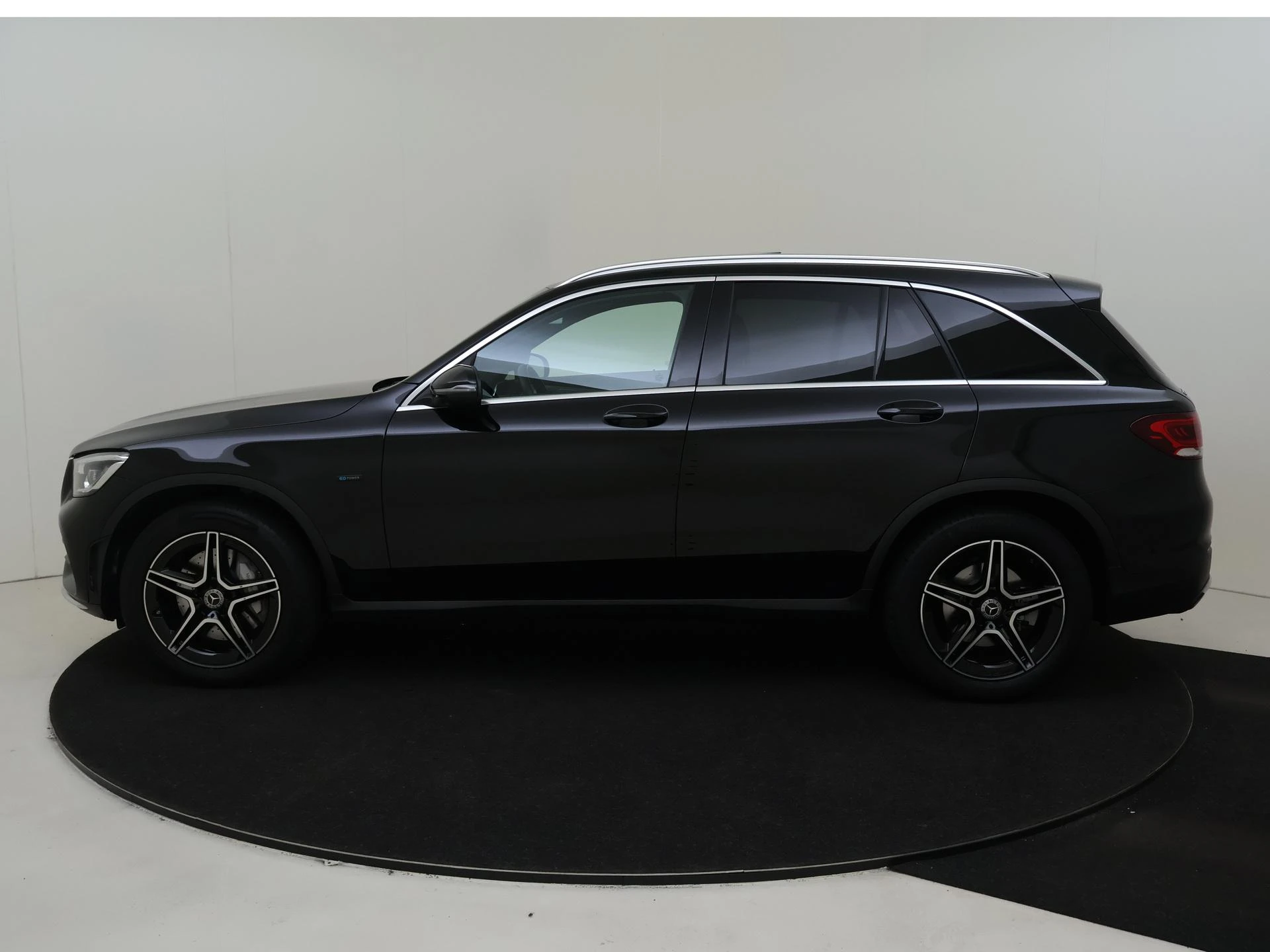 Mercedes-Benz-GLC-image-1