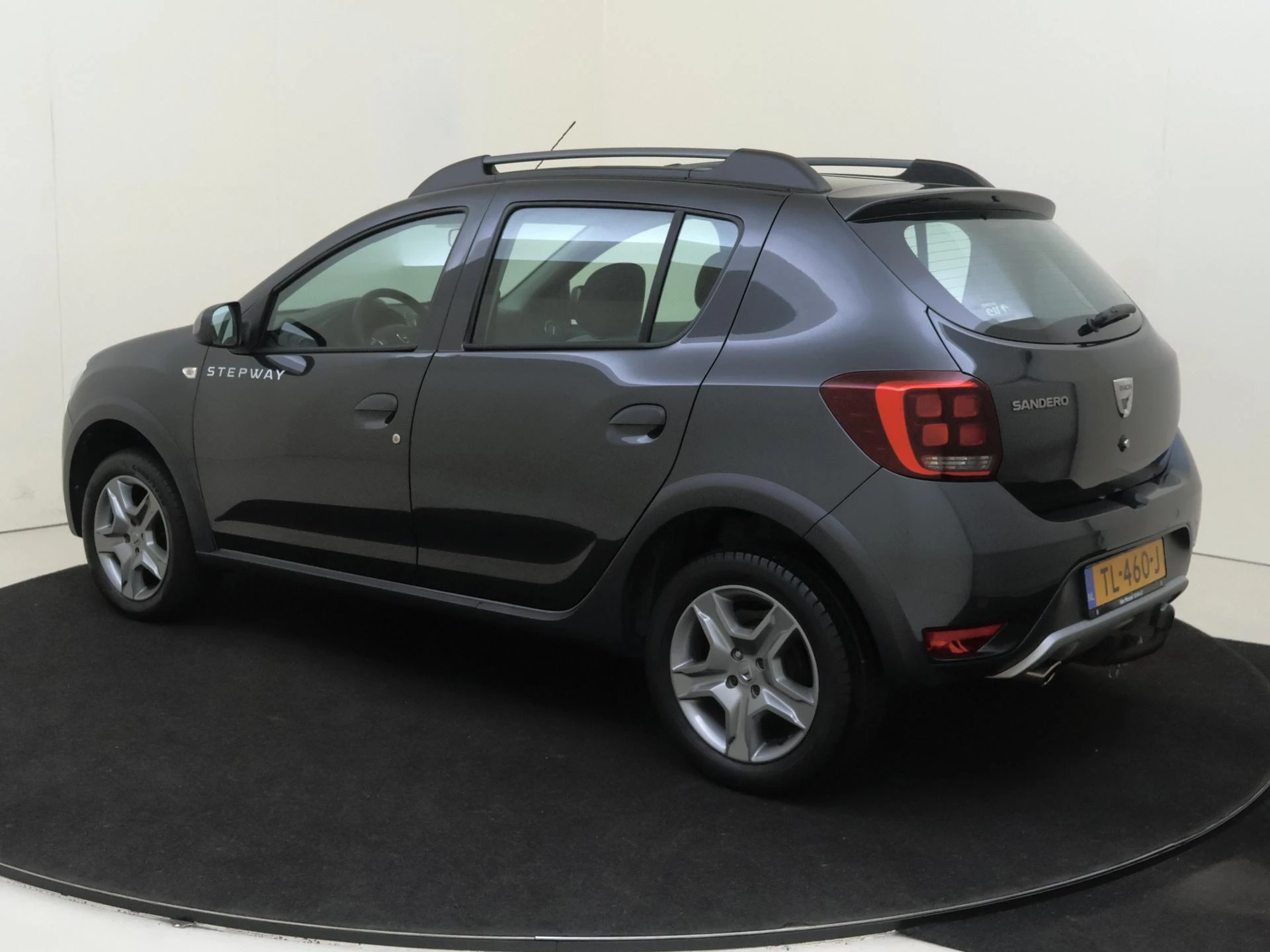 Dacia-Sandero Stepway-image-2