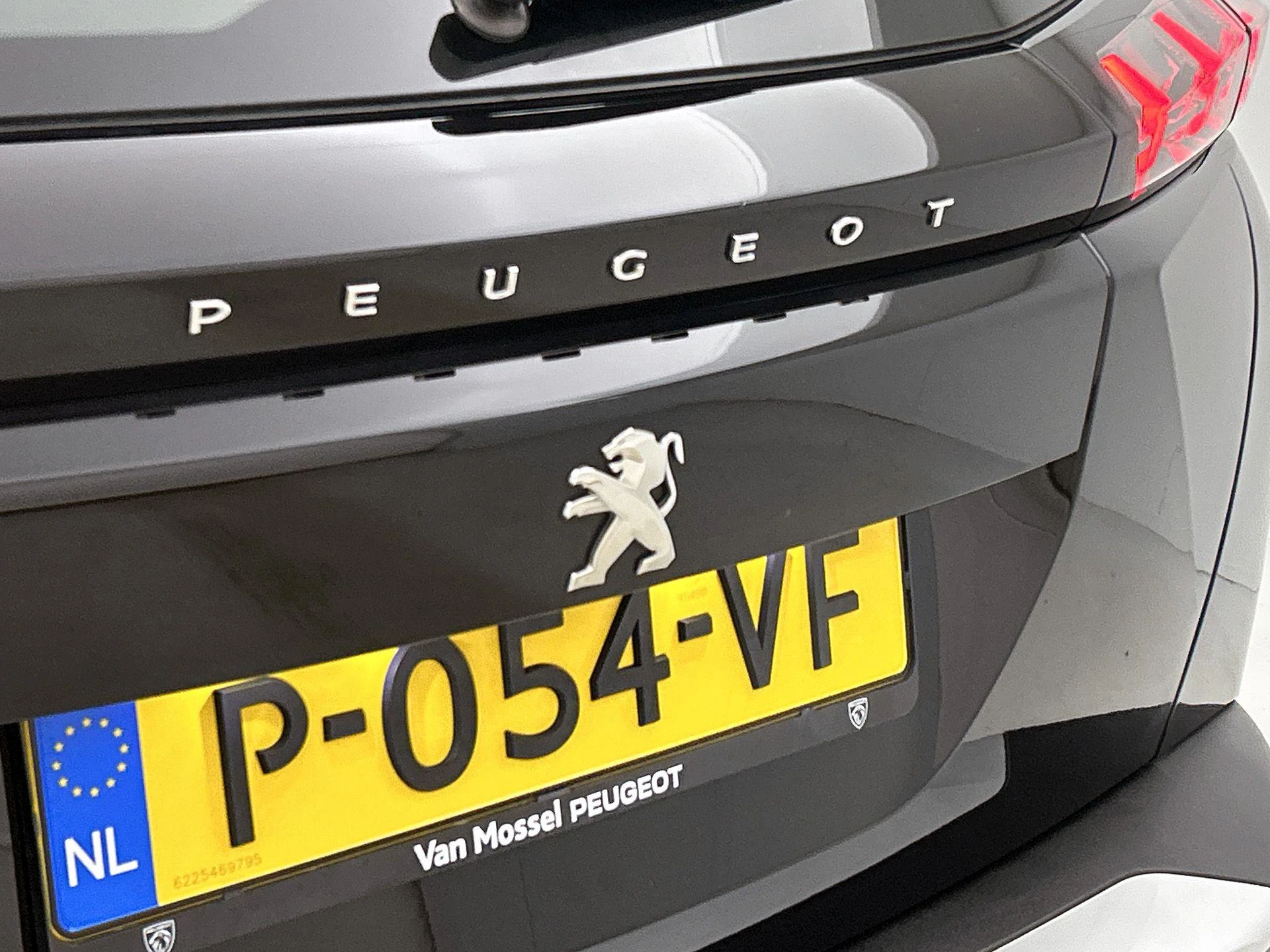 Peugeot-e-2008-image-28
