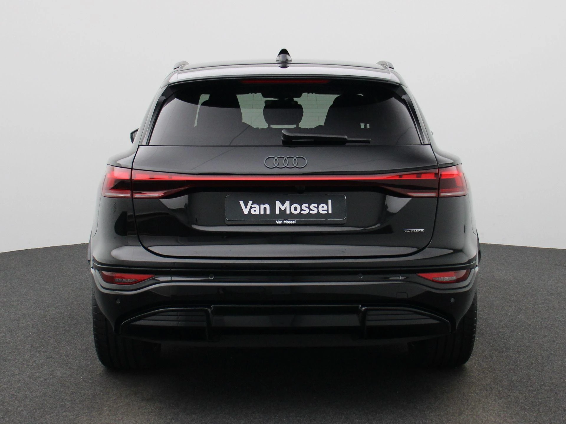 Audi-Q6 e-tron-image-4