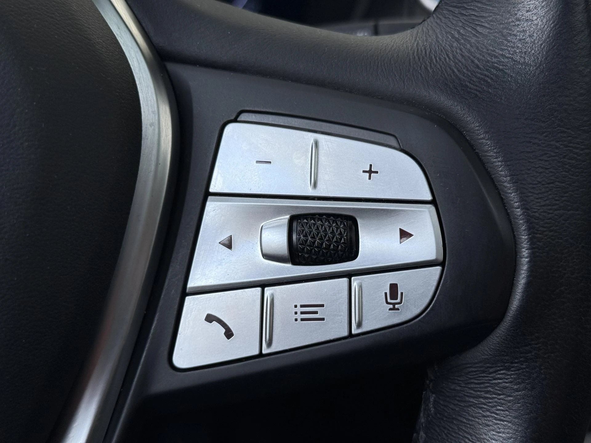 BMW-iX3-image-12