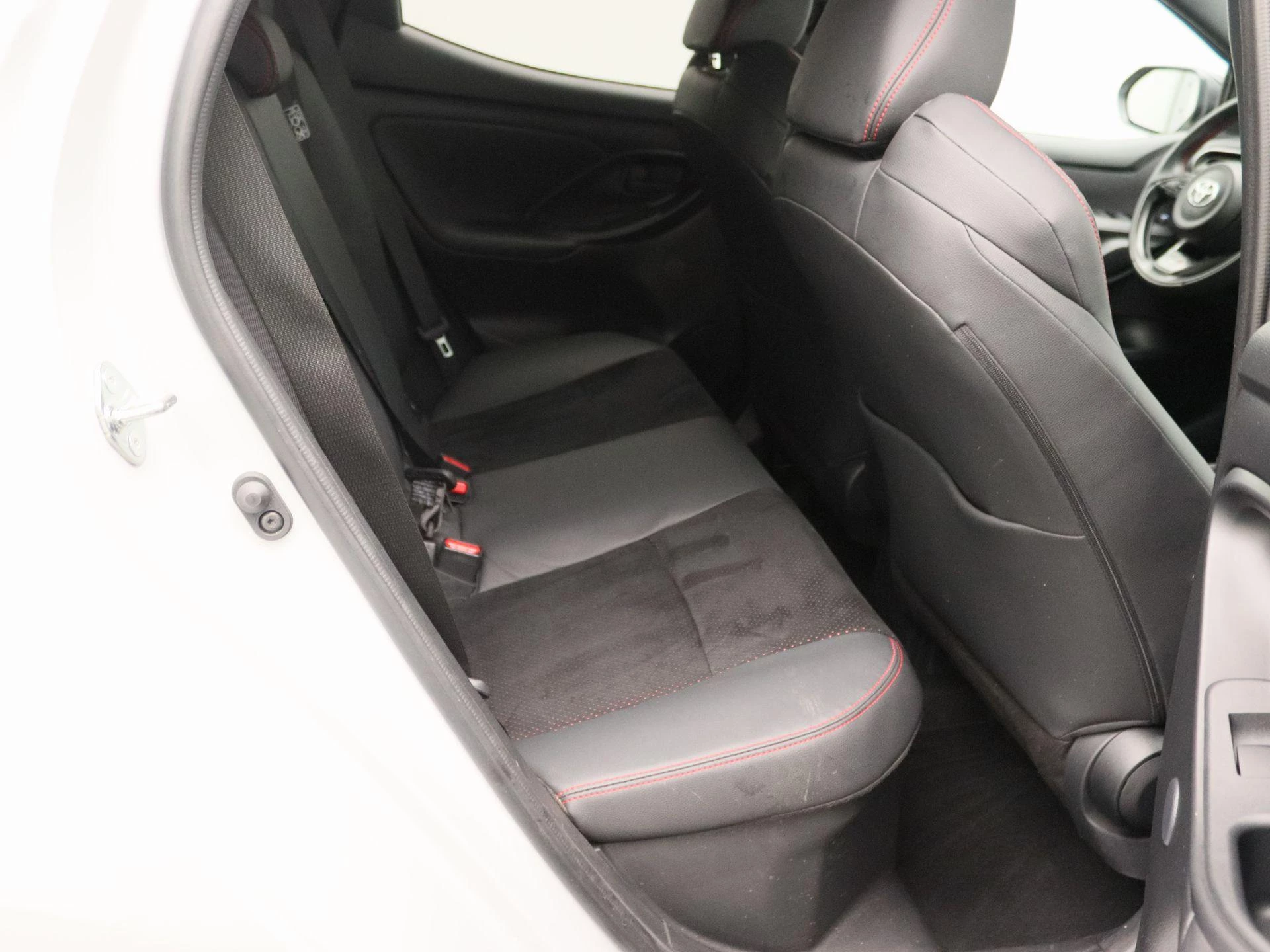 Toyota-Yaris-image-24